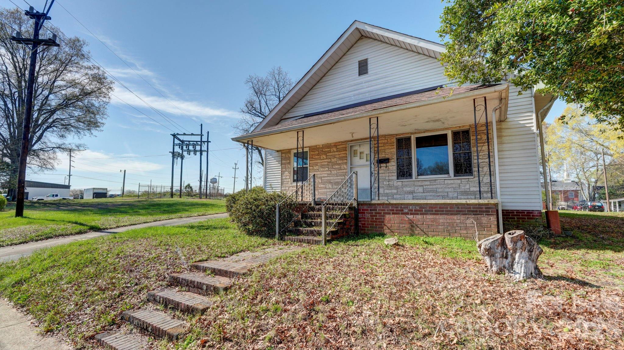 224 W Mills Ave, Mooresville, NC 28115