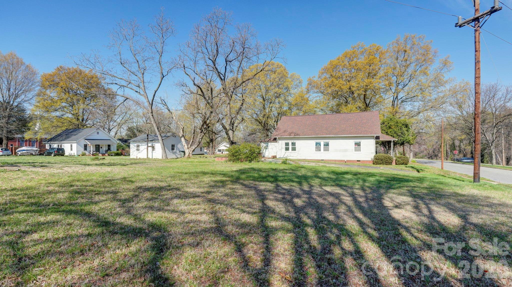 224 W Mills Ave, Mooresville, NC 28115