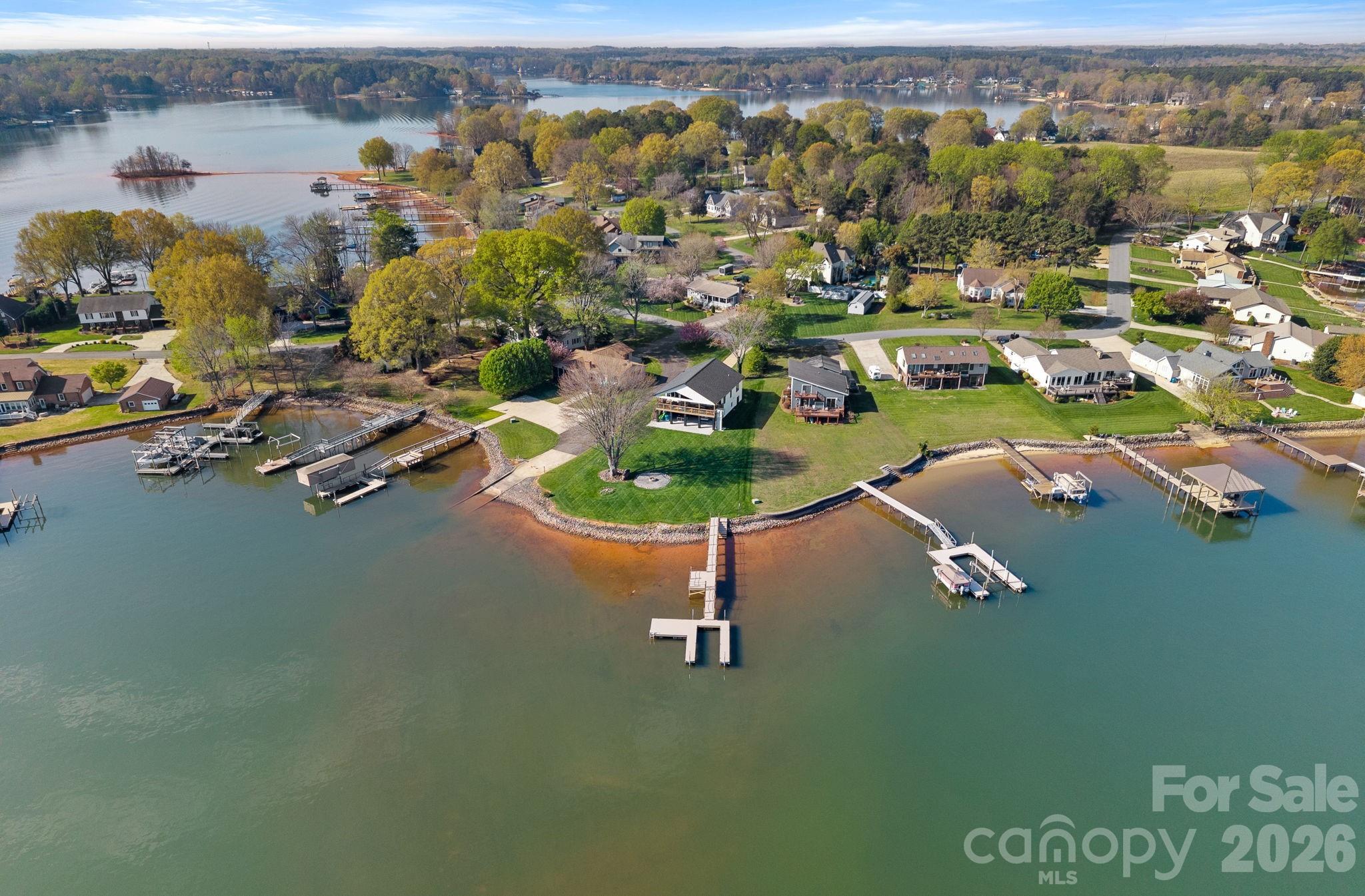 8182 Mountain Shore Dr, Sherrills Ford, NC 28673