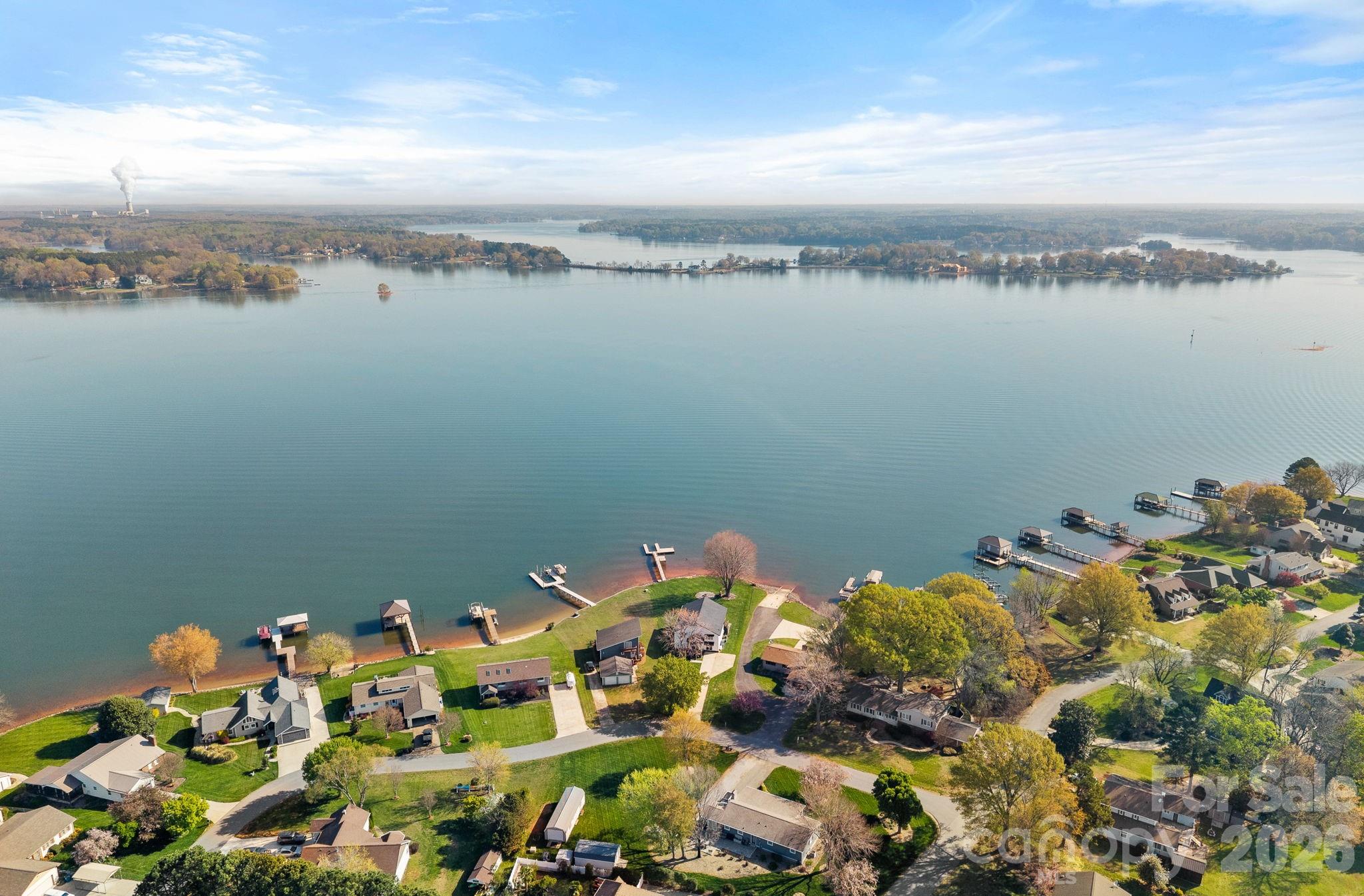 8182 Mountain Shore Dr, Sherrills Ford, NC 28673