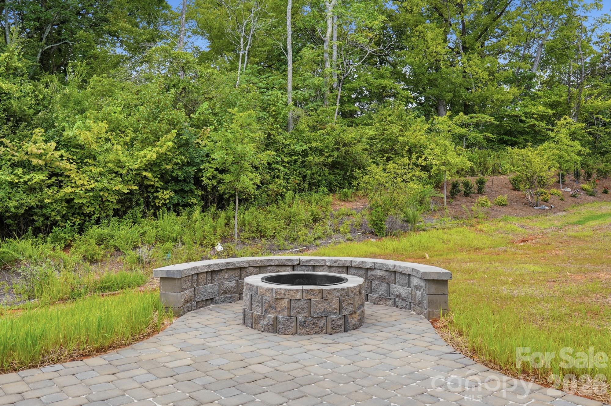 1321 Knob Creek Dr, Gastonia, NC 28054