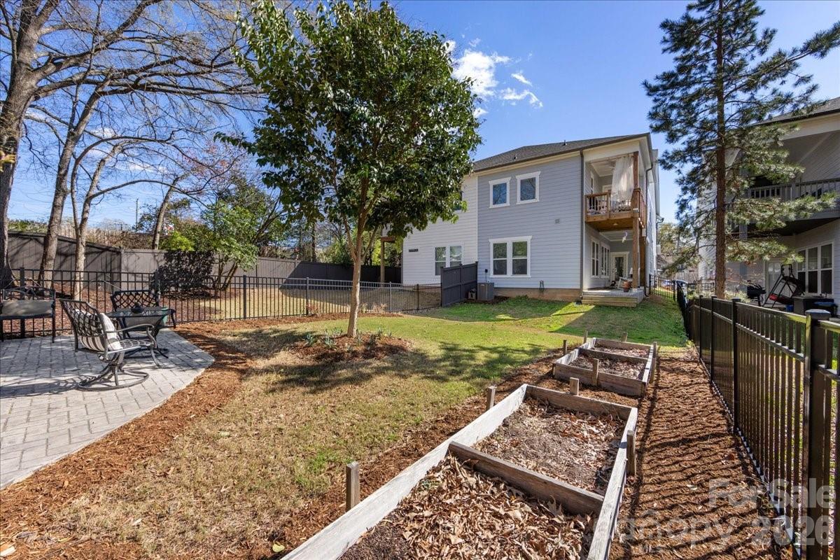 1241 Drummond Ave, Charlotte, NC 28205
