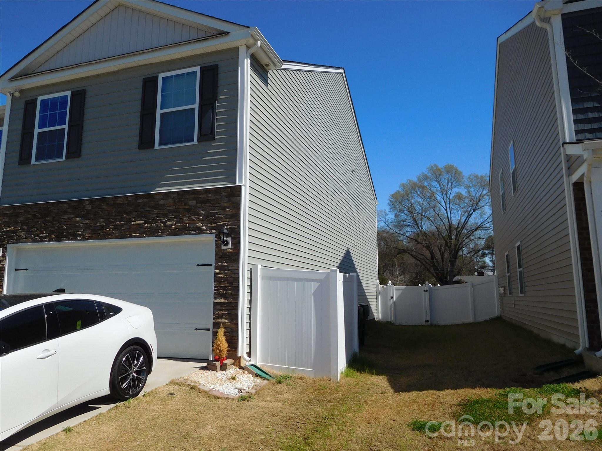 8112 Clairwood Dr, Charlotte, NC 28269
