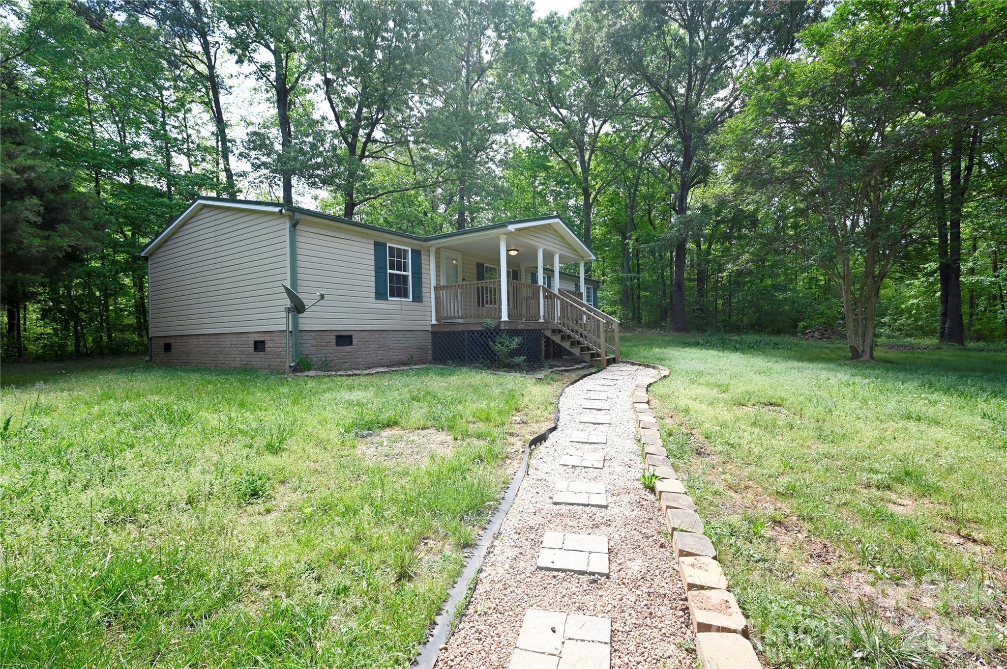 1415 Smith Woods Ln, Hickory Grove, SC 29717