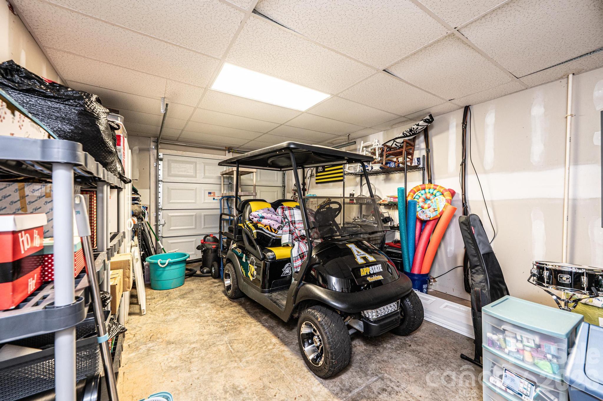 2586 Henry Falls Dr, Hickory, NC 28602