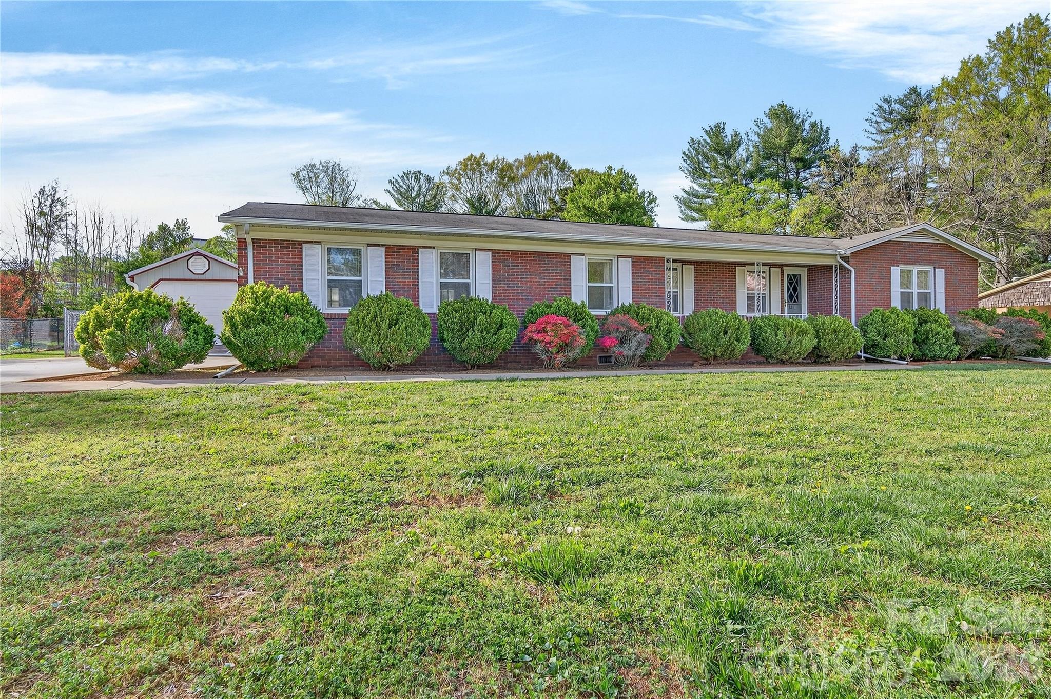 821 Woods Dr, Statesville, NC 28677