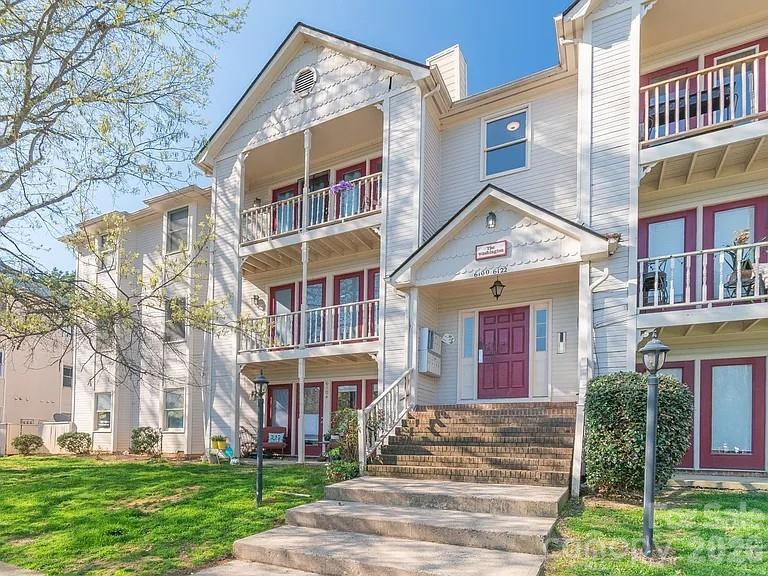 6112 Meadow Rose Ln, Charlotte, NC 28215
