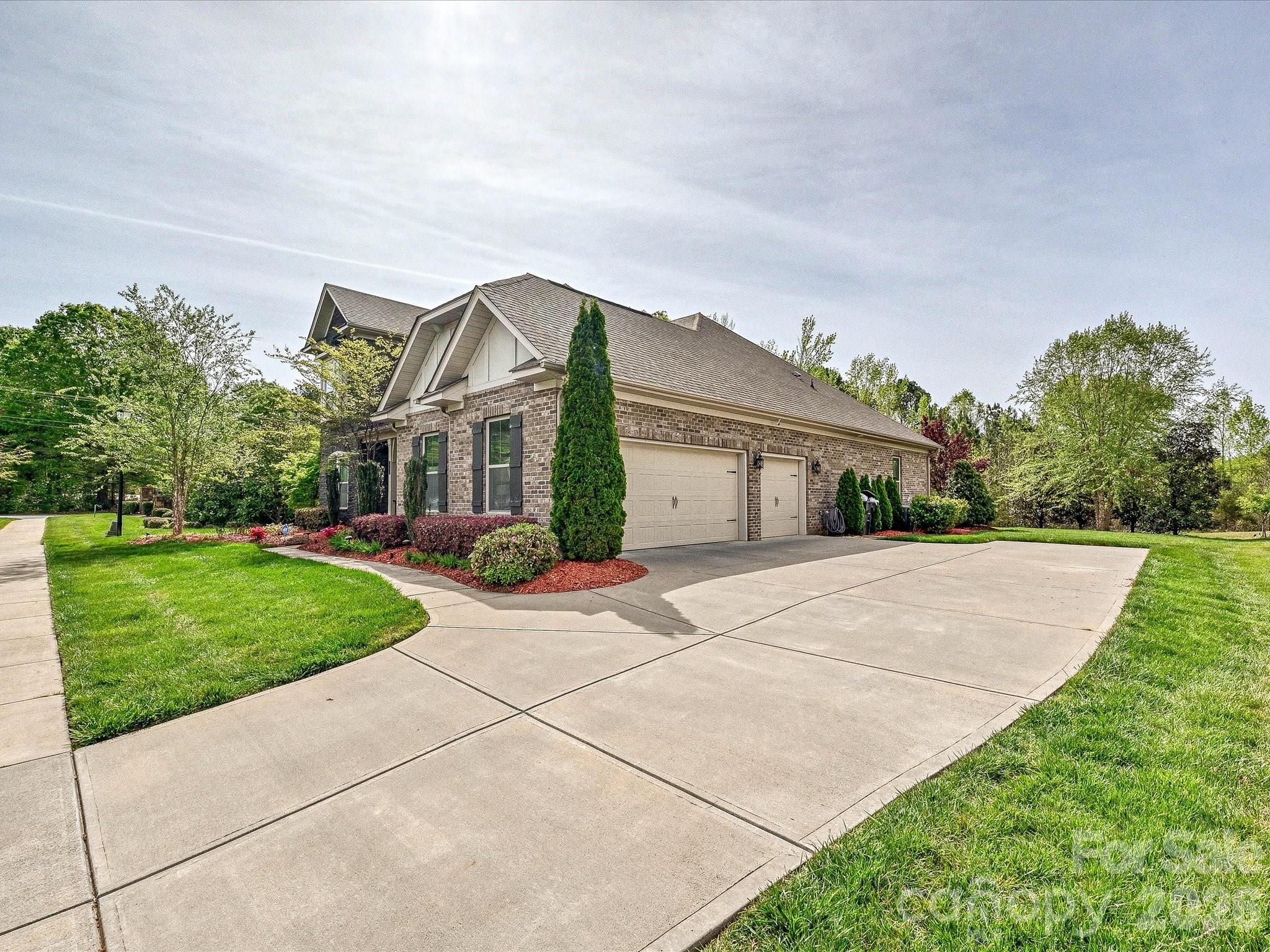 101 Enclave Blvd, Matthews, NC 28104
