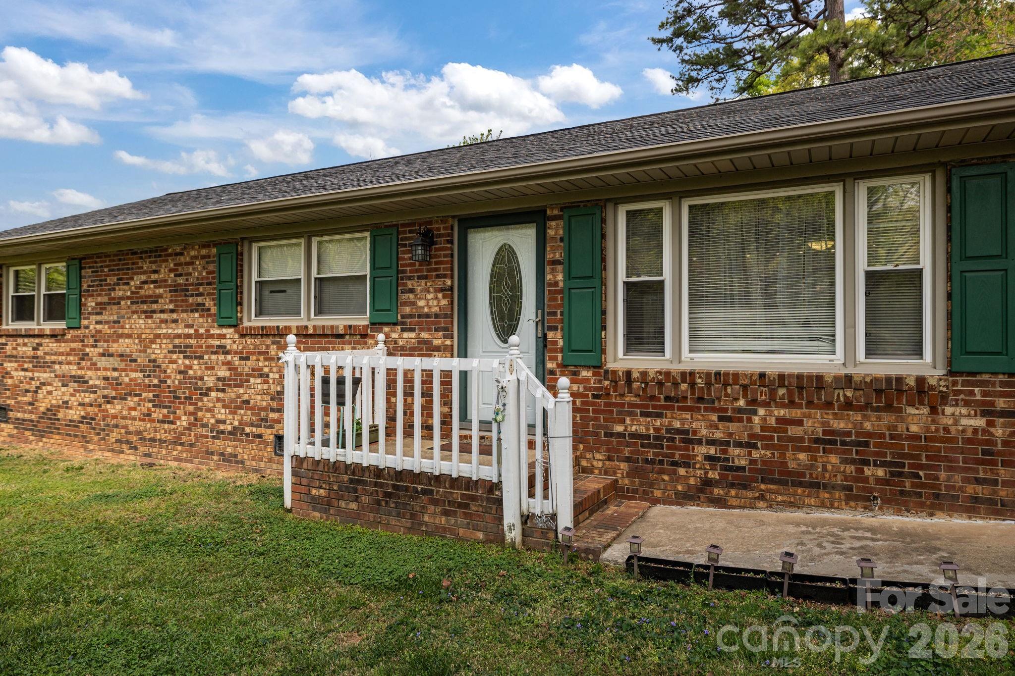3942 Linwood Rd, Gastonia, NC 28052