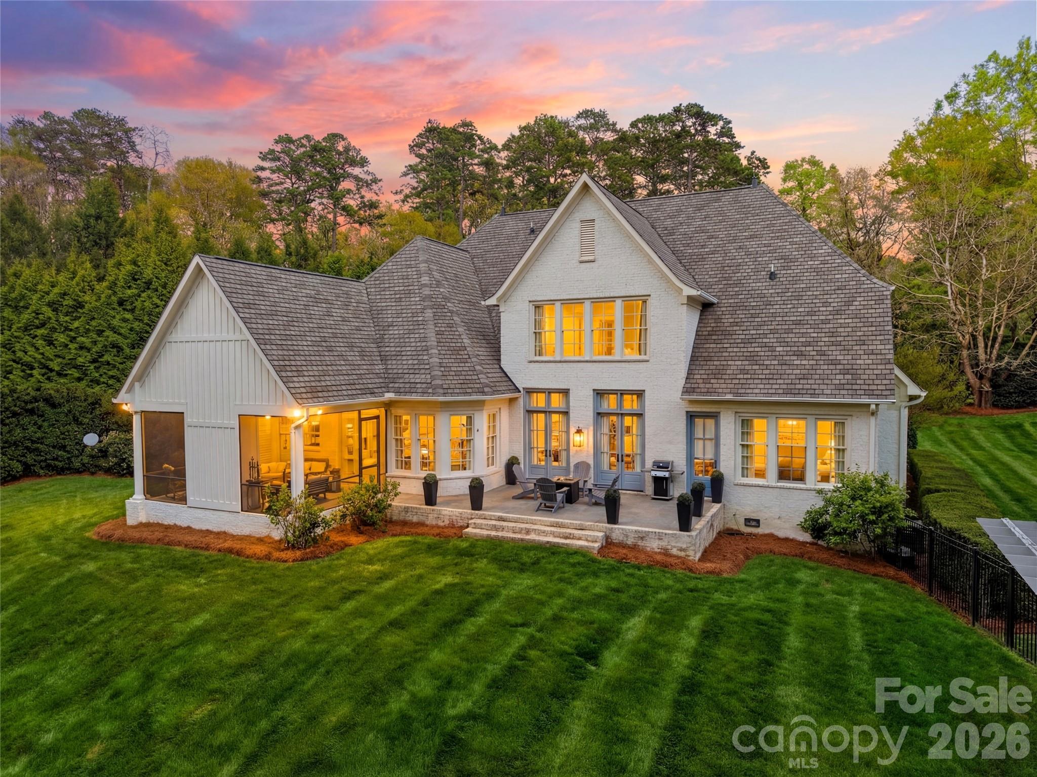 834 9th Ave NW, Hickory, NC 28601