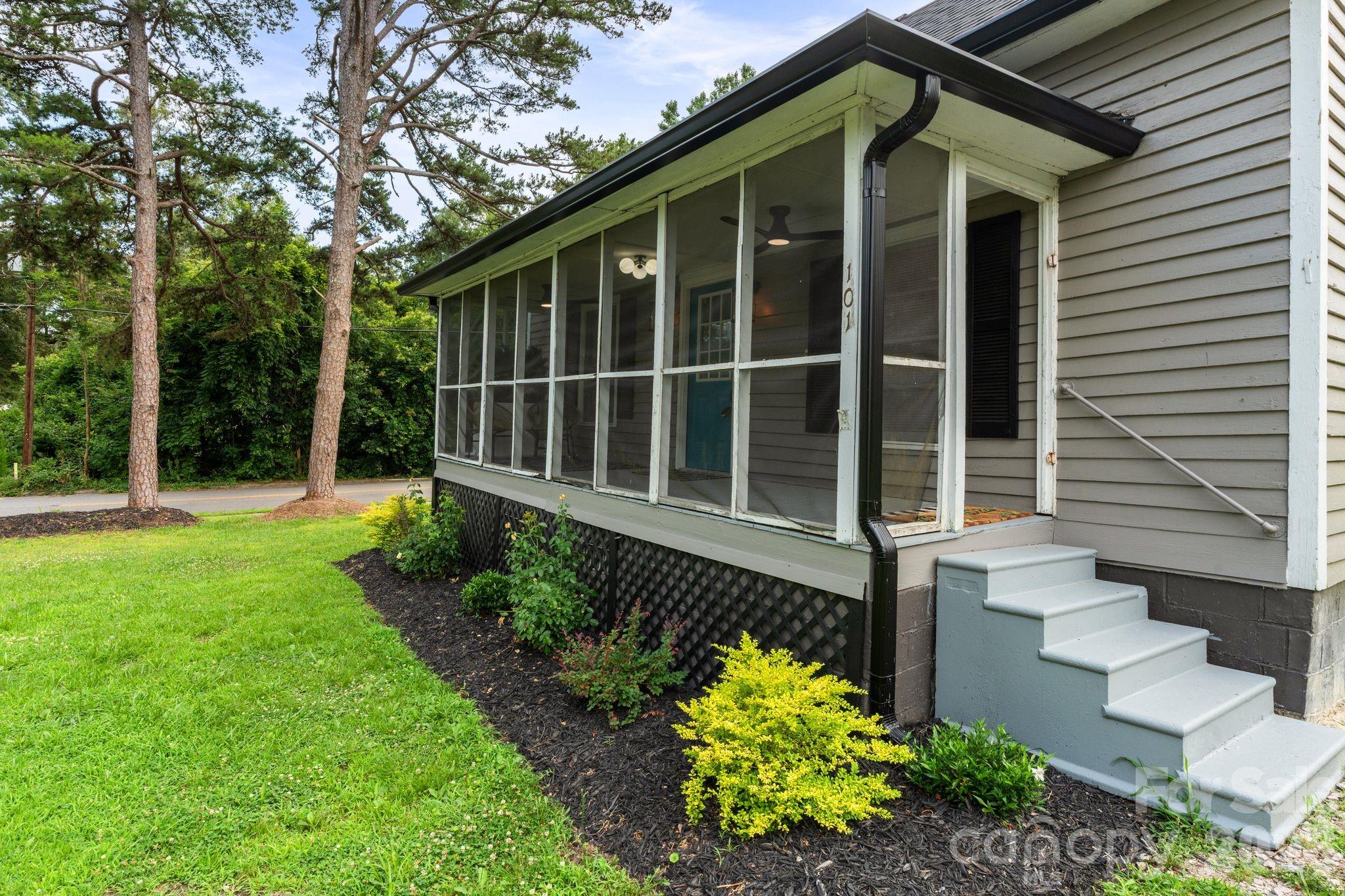 101 Fairview St, Clover, SC 29710