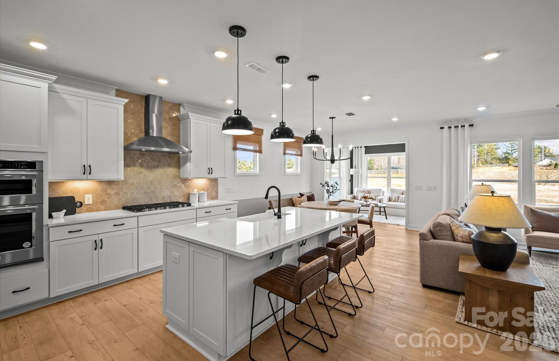 1016 Wt Ferguson Dr, Matthews, NC 28104