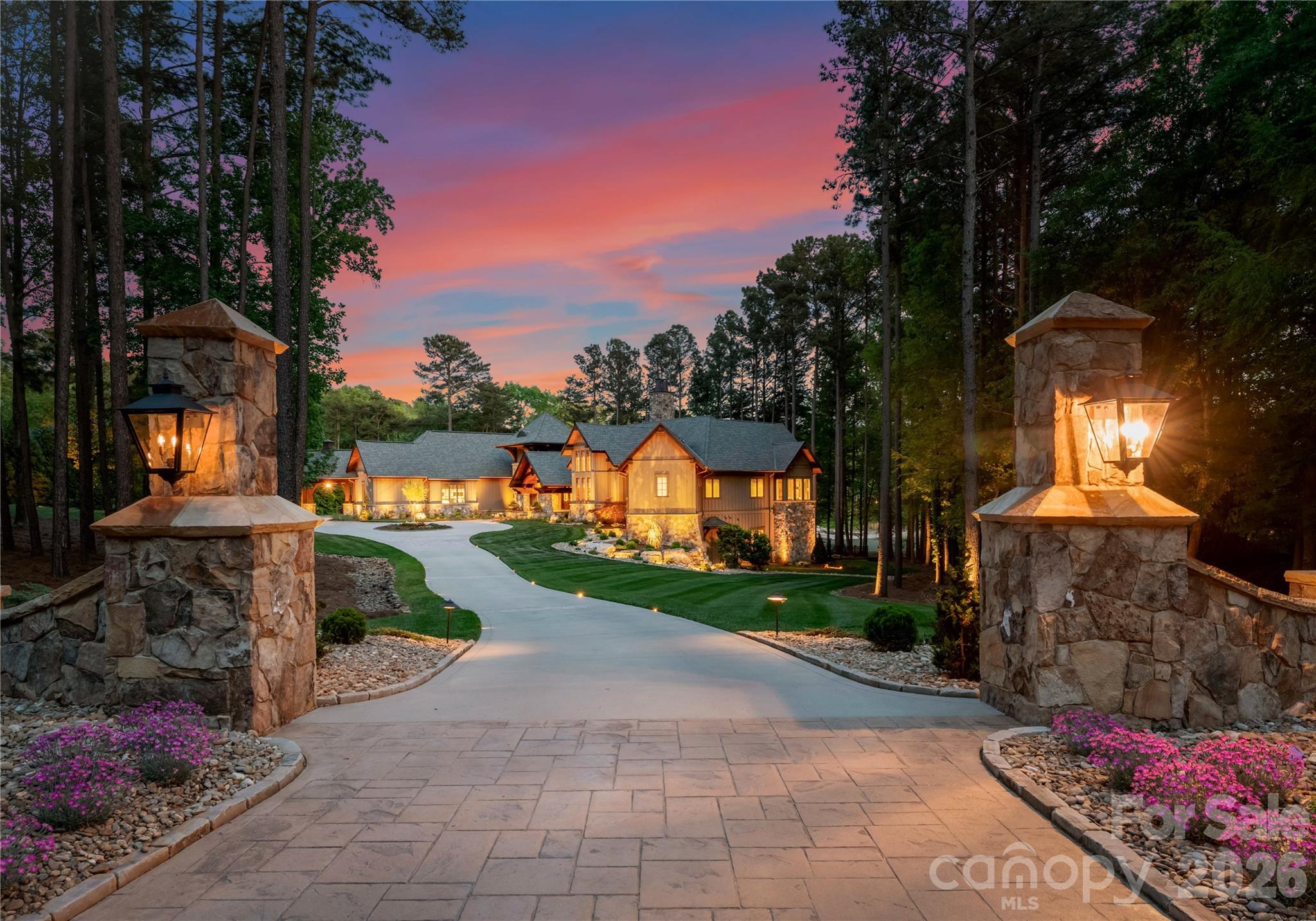 171 White Horse Dr, Mooresville, NC 28117