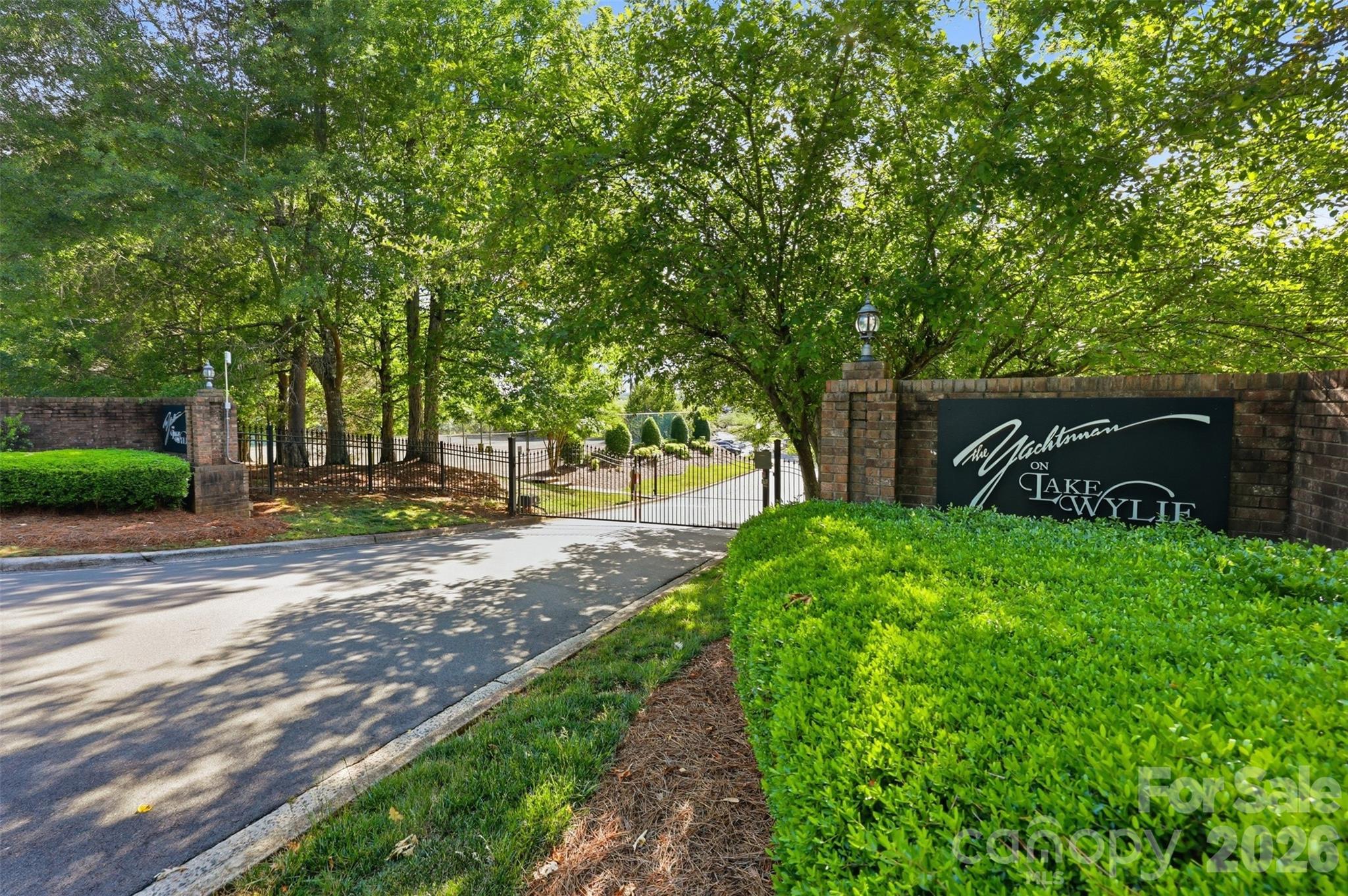 14614 Waterside Dr, Charlotte, NC 28278