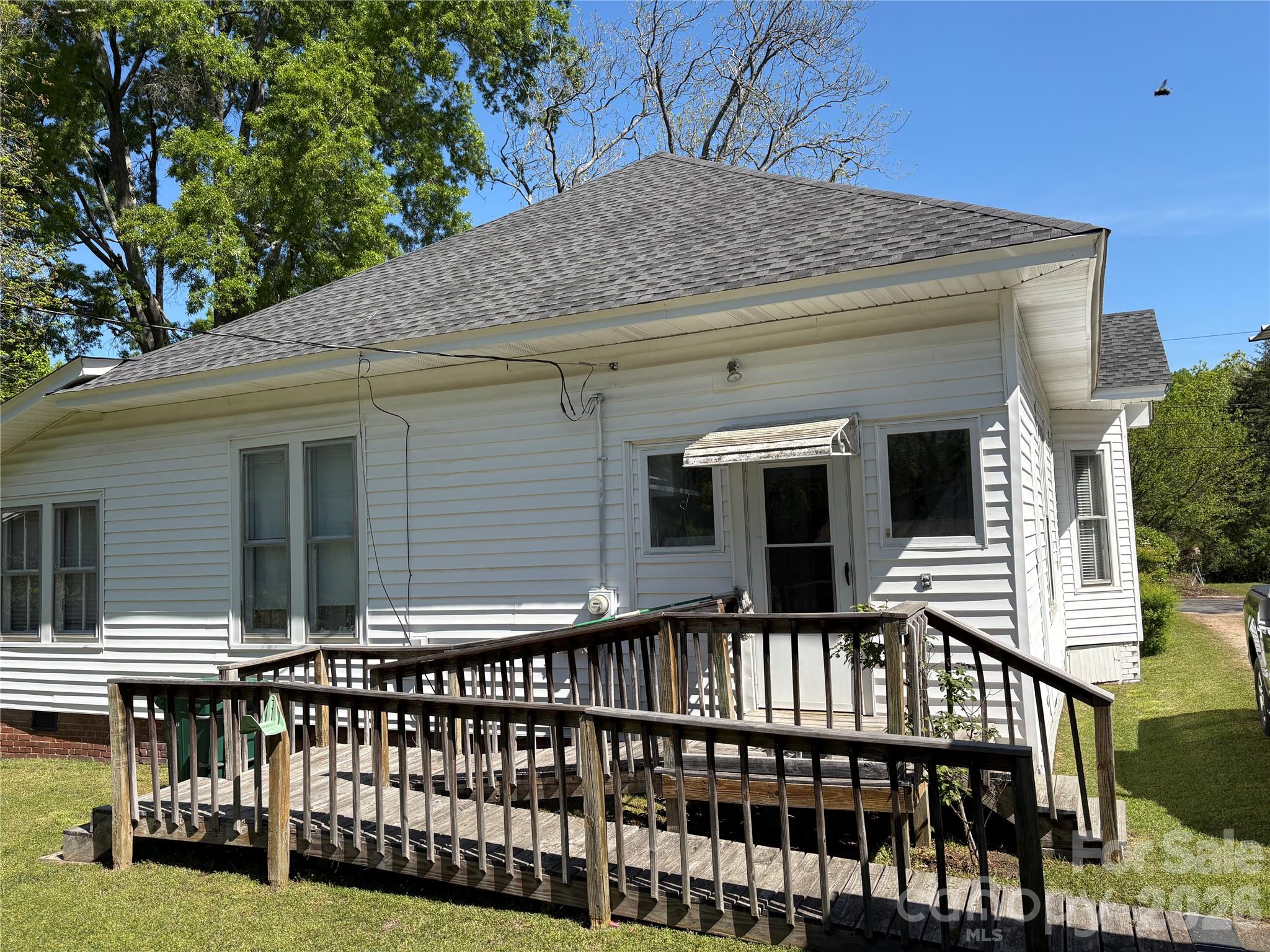 114 Hampton St, Chester, SC 29706