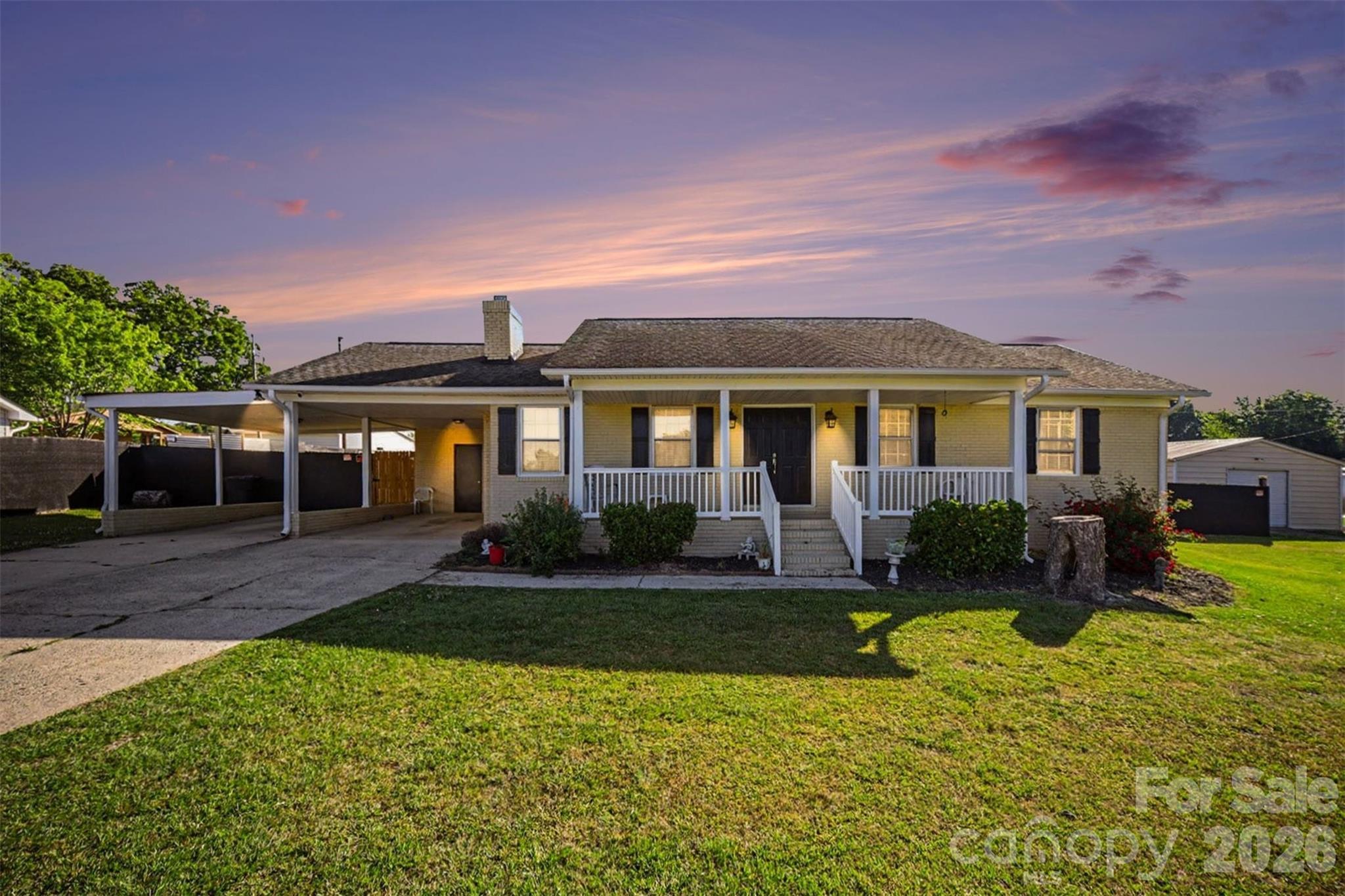 1087 Greenbriar Dr, Lancaster, SC 29720