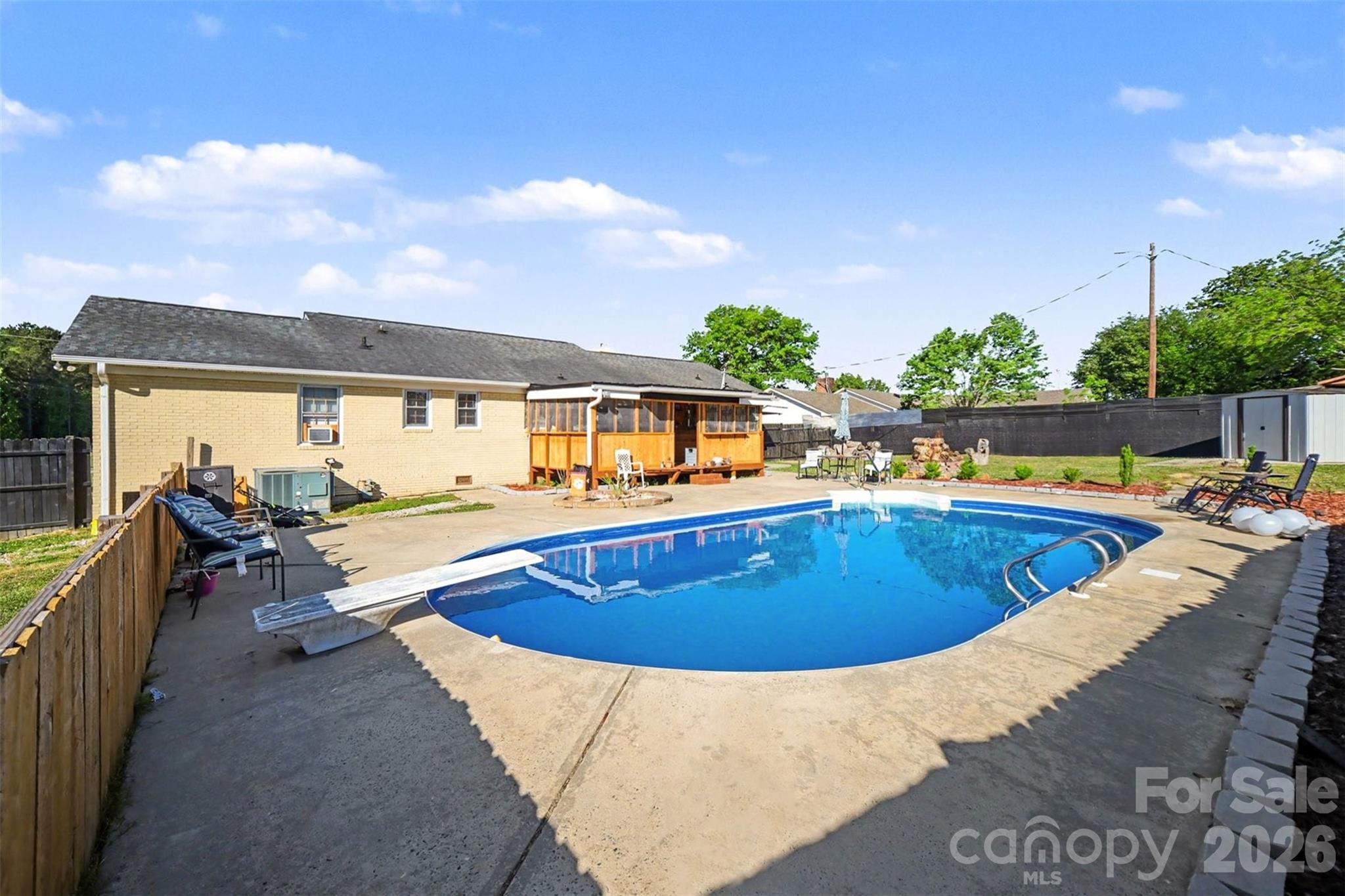 1087 Greenbriar Dr, Lancaster, SC 29720