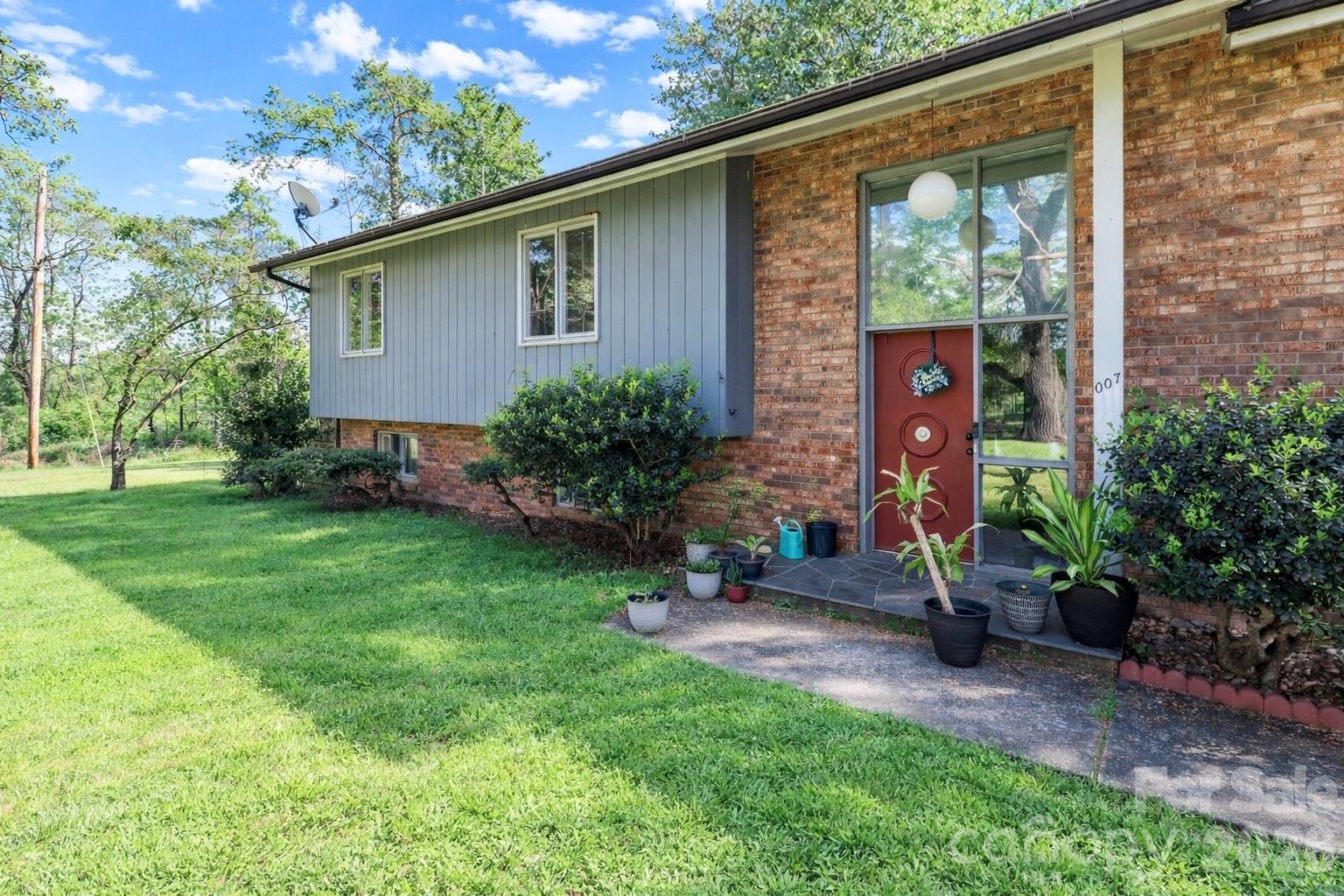 225 Midway Rd, Statesville, NC 28625