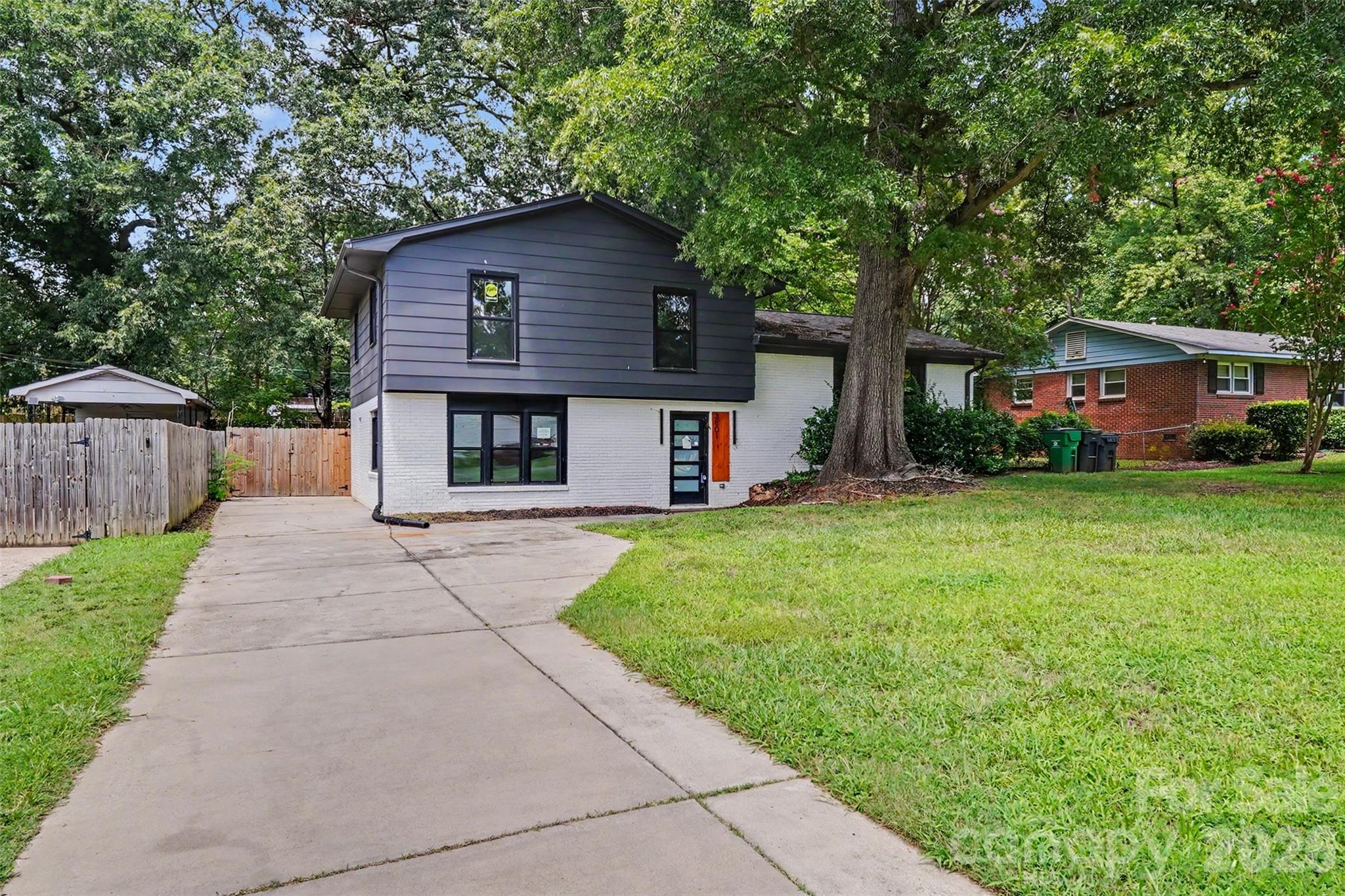 3801 Woodleaf Rd, Charlotte, NC 28205