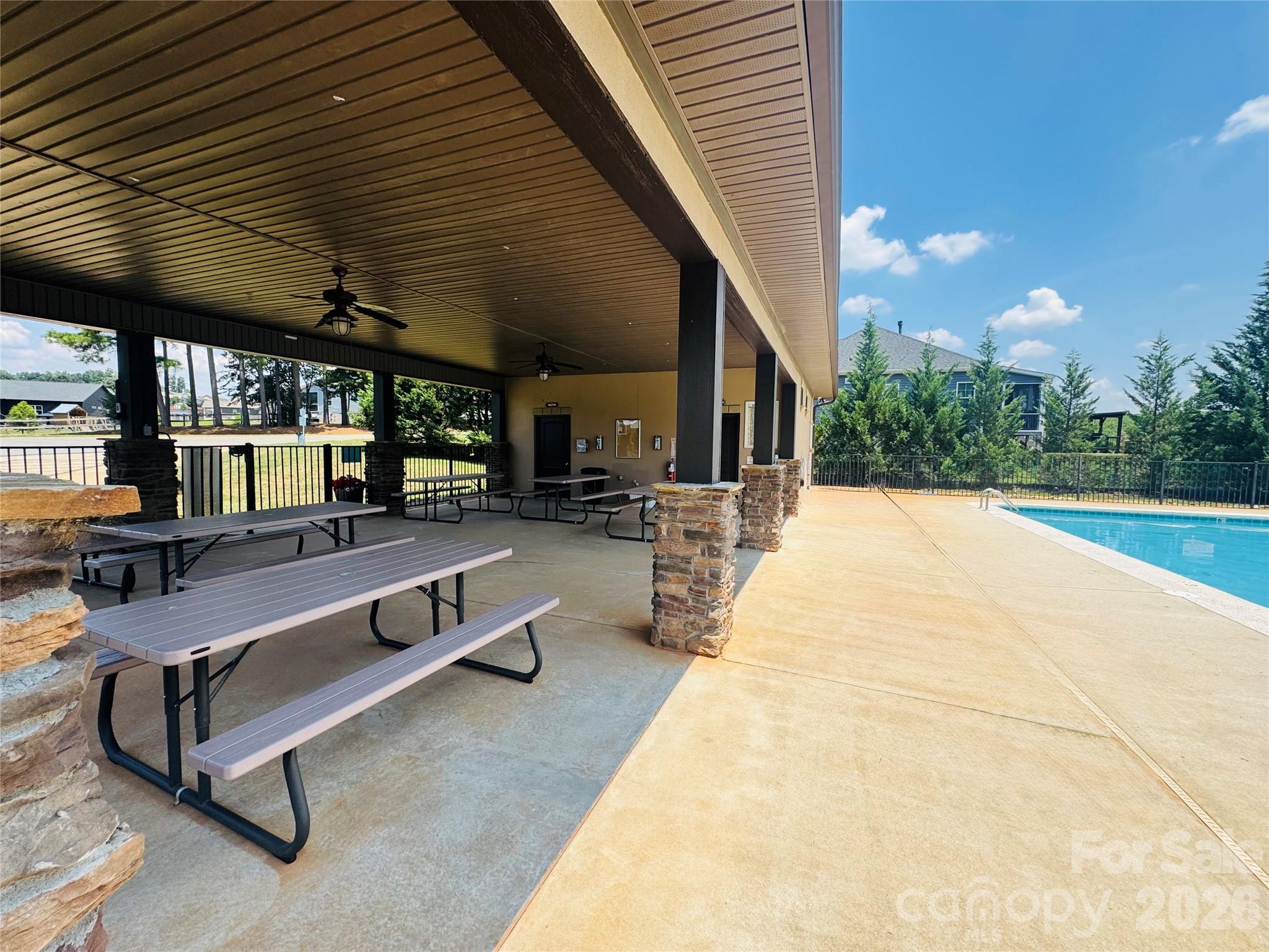 176 Staffordshire Dr, Statesville, NC 28625
