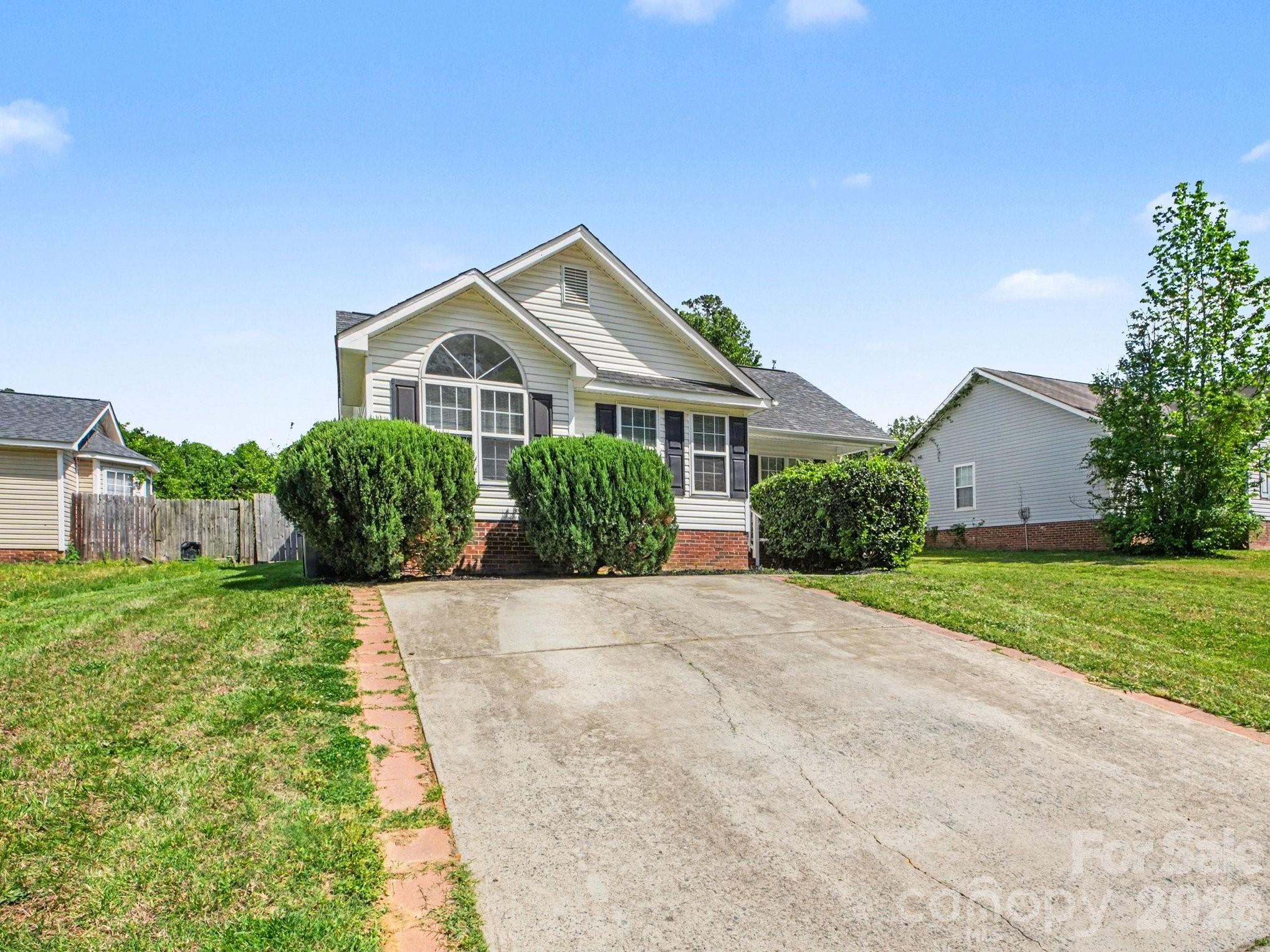 3744 Capps Hill Dr, Charlotte, NC 28216