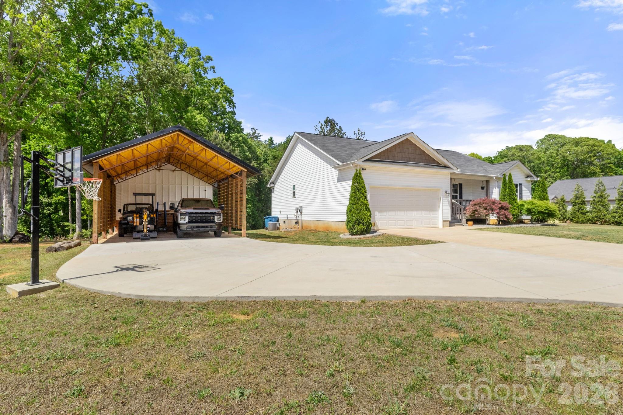 7172 Rolling Hills Dr, Sherrills Ford, NC 28673