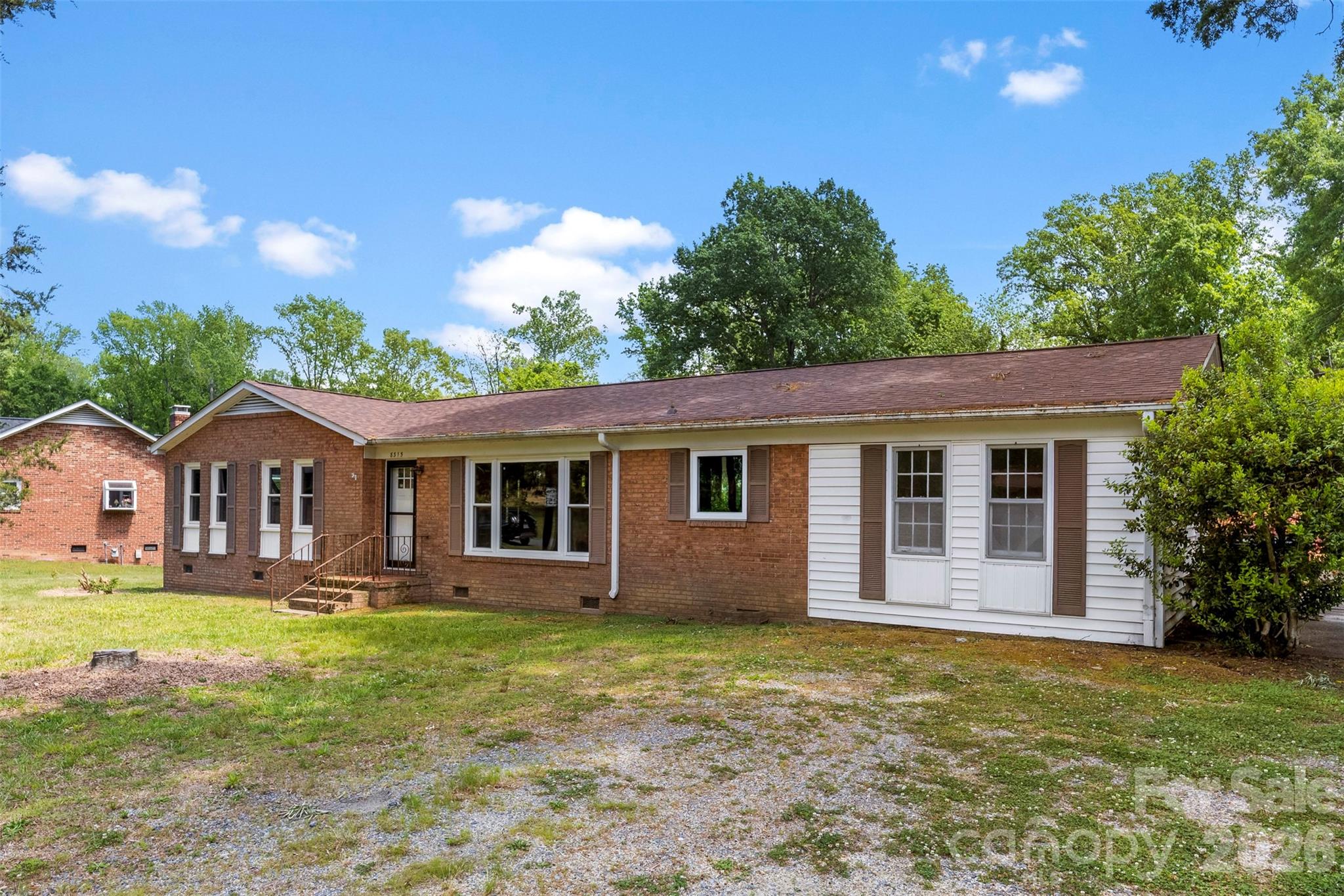 8315 Westbourne Dr, Charlotte, NC 28216