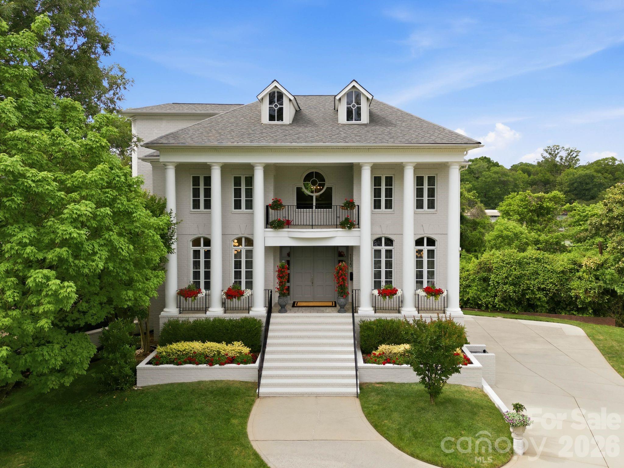 1120 Chollywood Dr, Charlotte, NC 28211