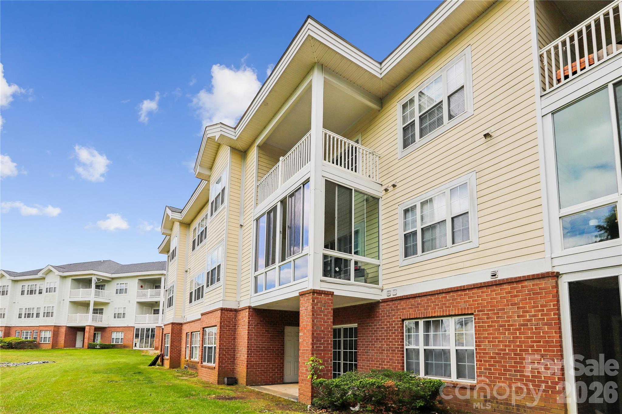 8923 Meadow Vista Rd, Charlotte, NC 28213