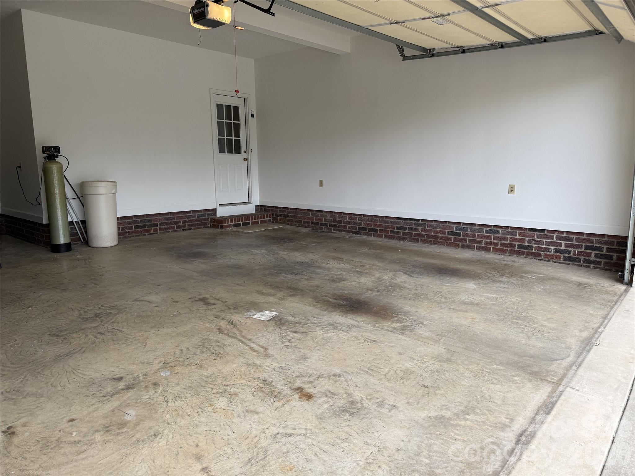 8219 Deer Dr, Harrisburg, NC 28075
