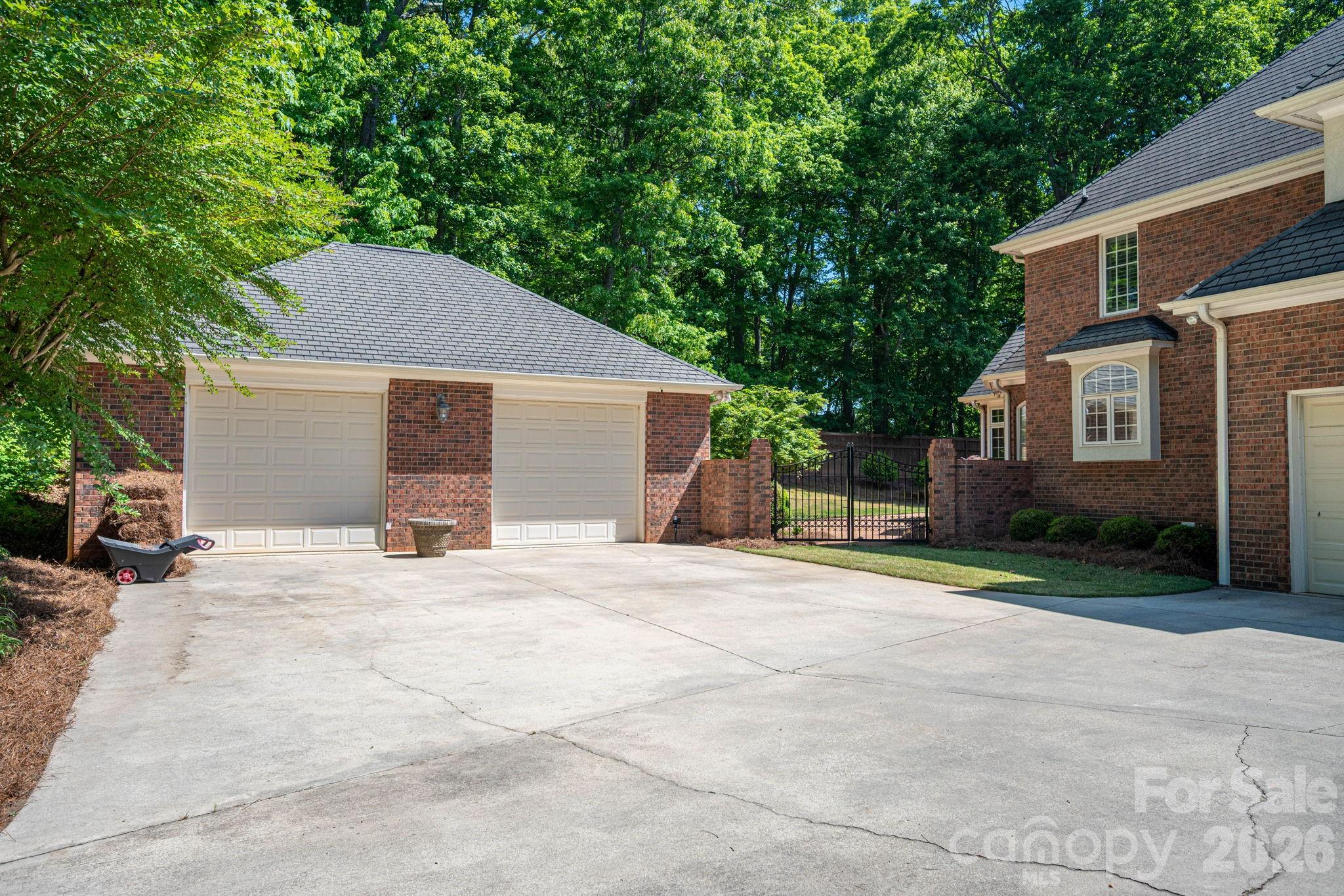 110 Elizabeth Ct, Mount Holly, NC 28120