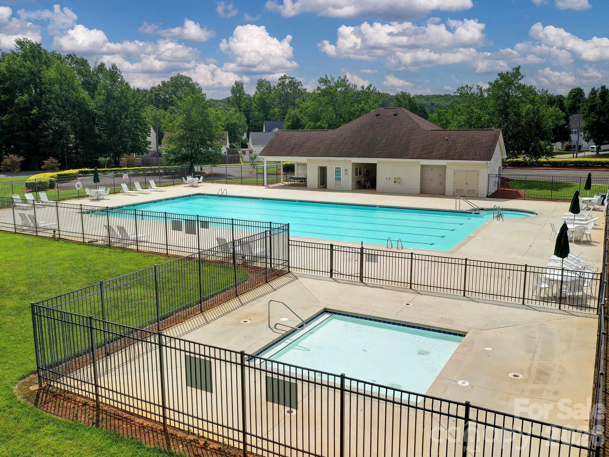 8110 Slickrock Cir, Charlotte, NC 28215