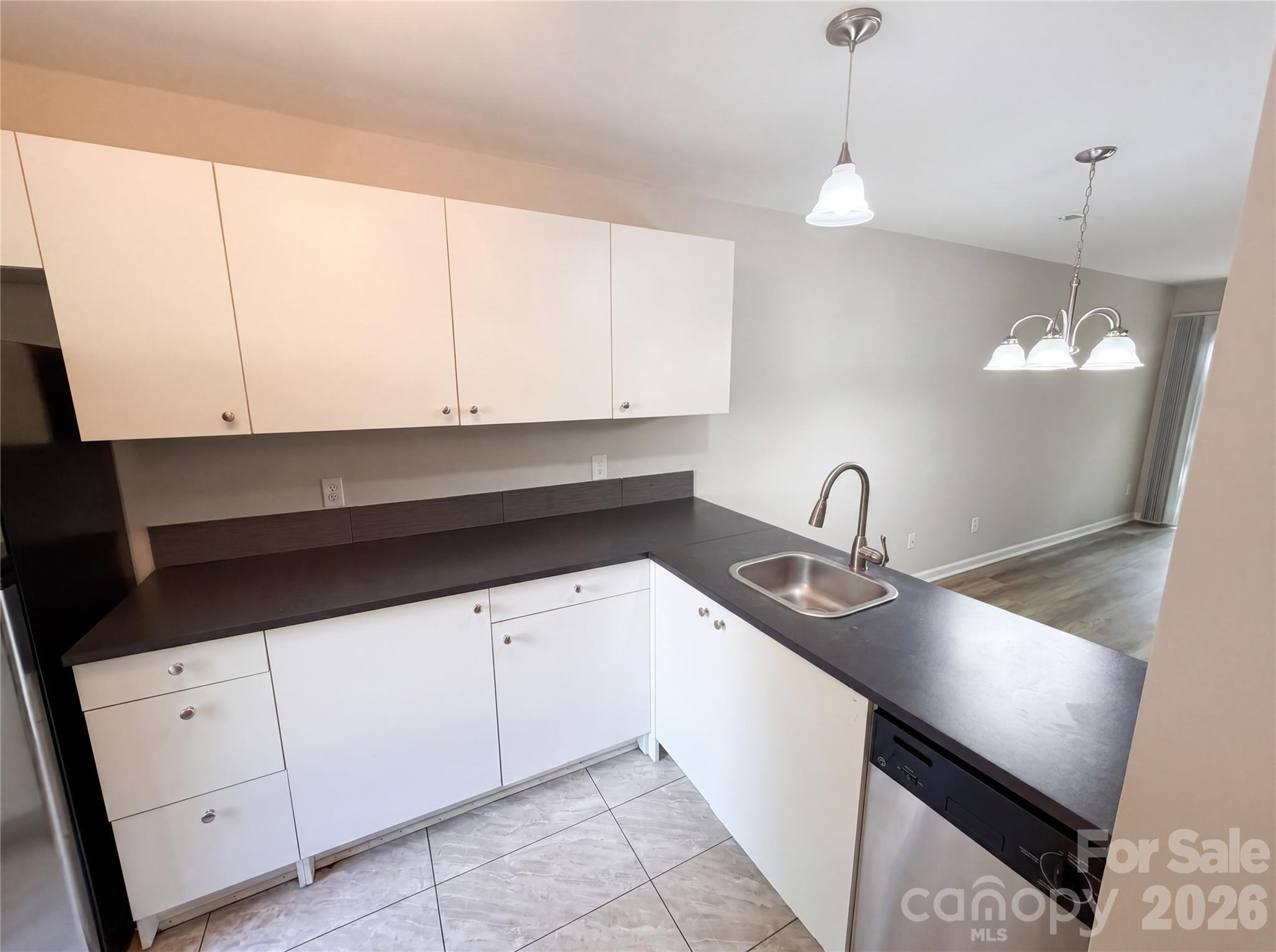 4037 Briarhill Dr, Charlotte, NC 28215