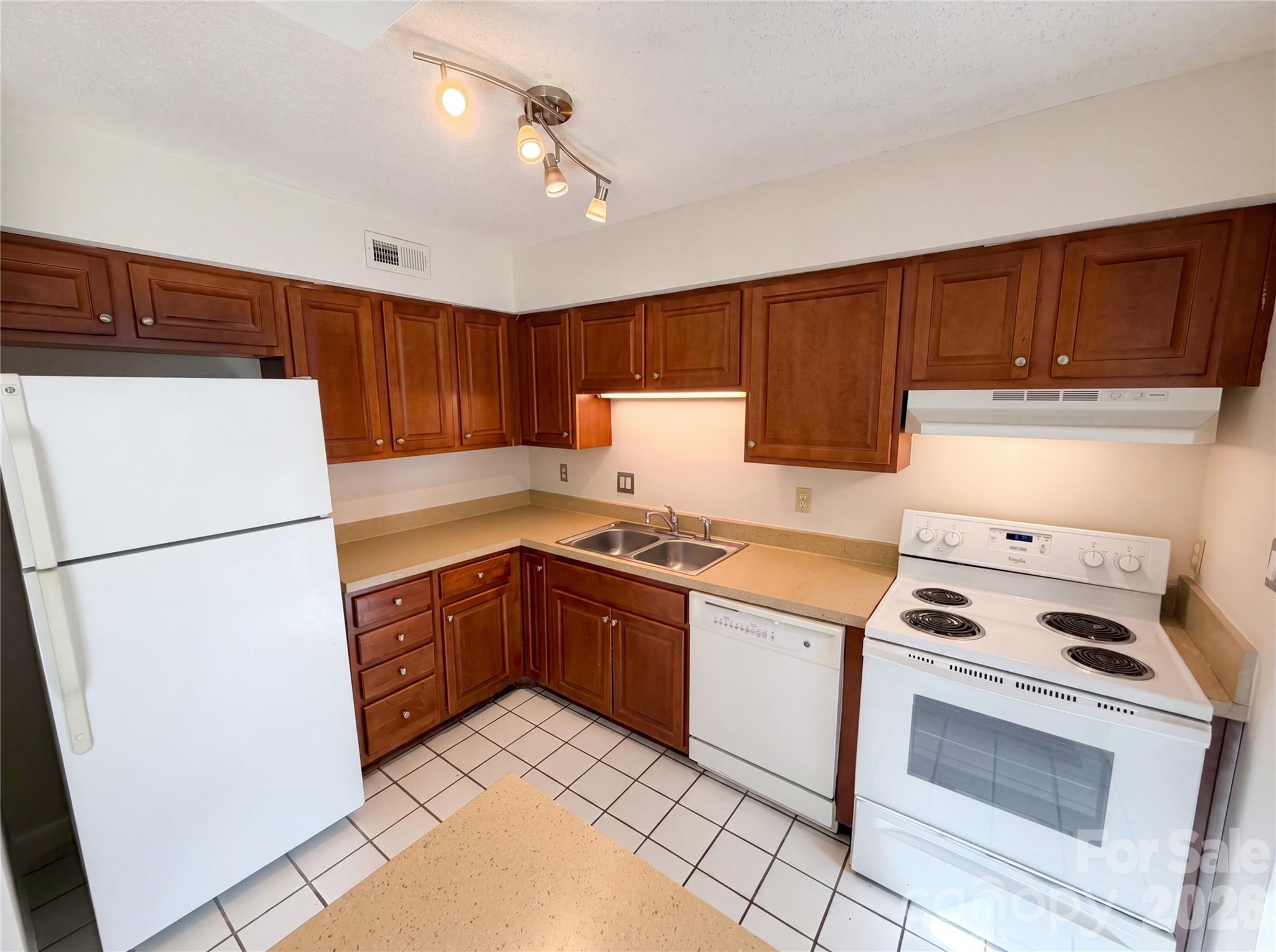 2020 Stoney Point Ln #59, Charlotte, NC 28210