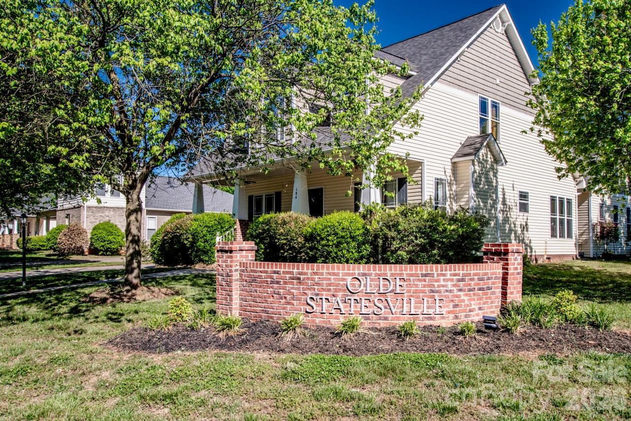 123 Kingsgate Ct, Statesville, NC 28625