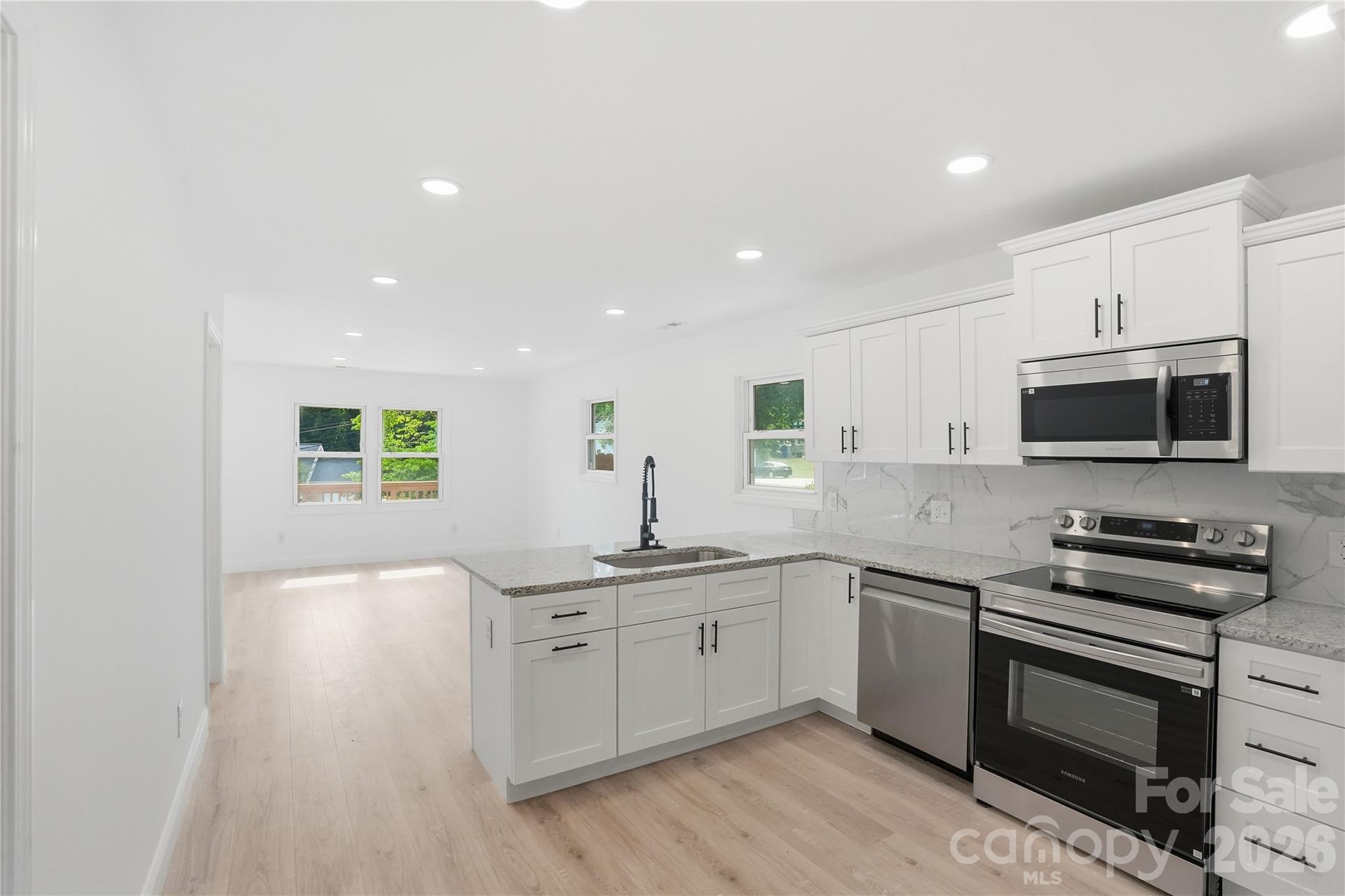 921 Green Circle Dr, Gastonia, NC 28054