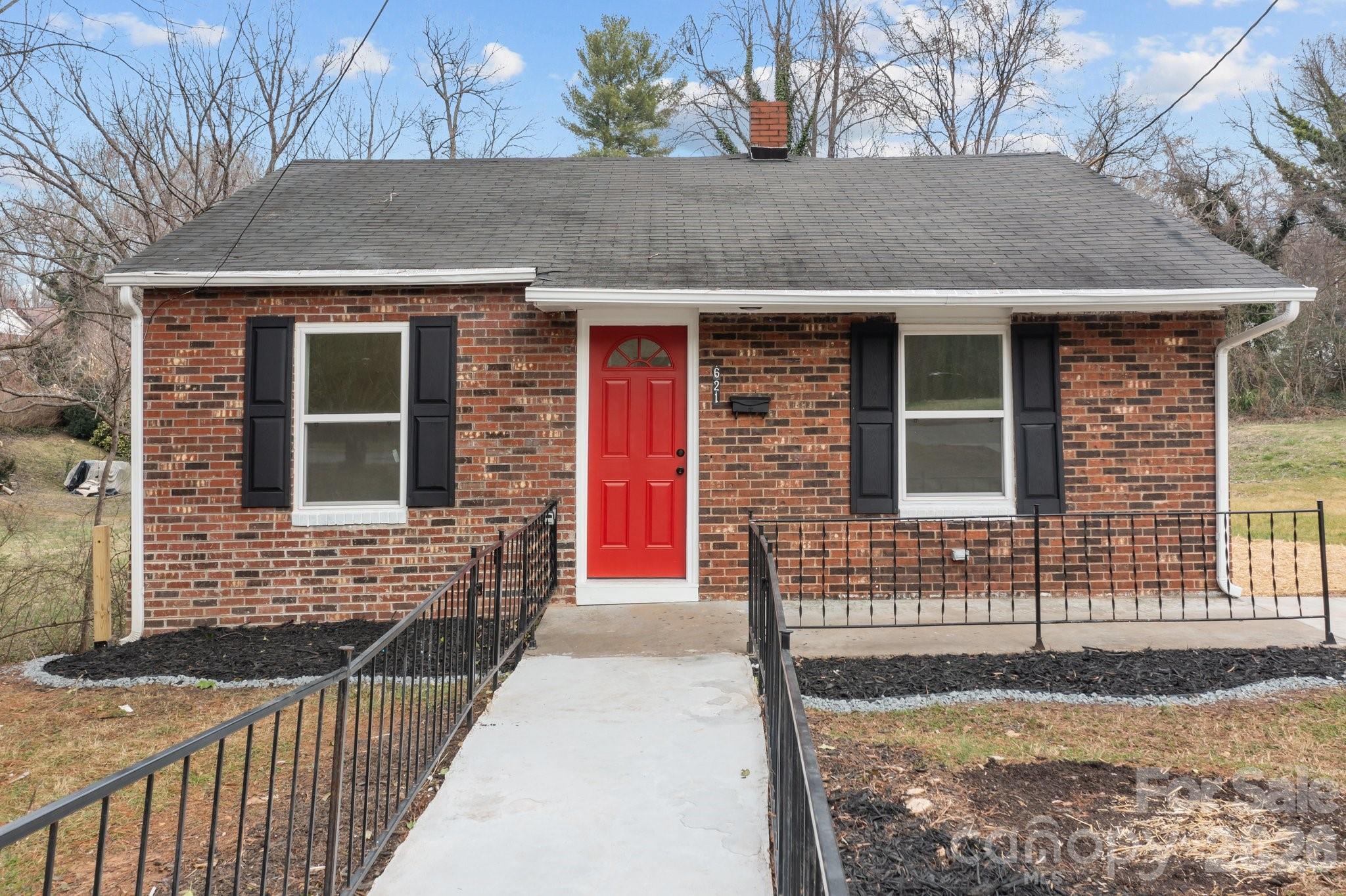 621 E Sharpe St E, Statesville, NC 28677