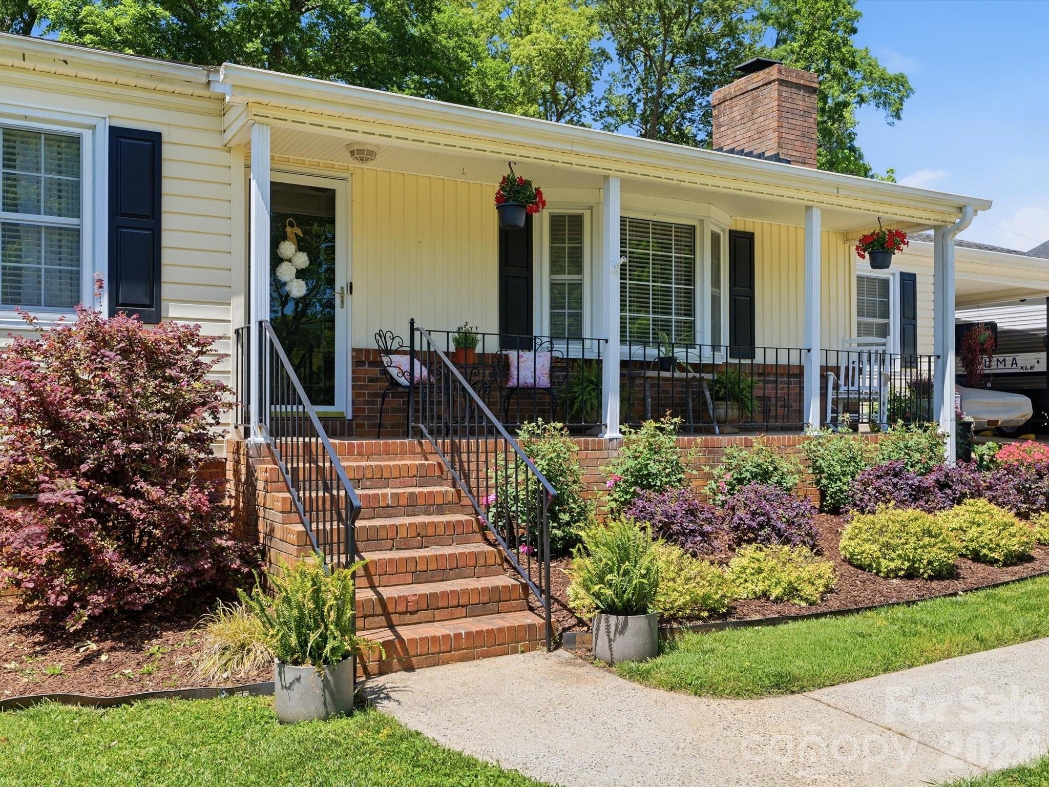 217 Hughey Dr, Gastonia, NC 28056