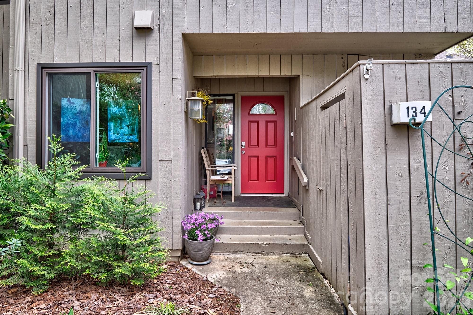134 Pine Grove Cir, Lake Wylie, SC 29710