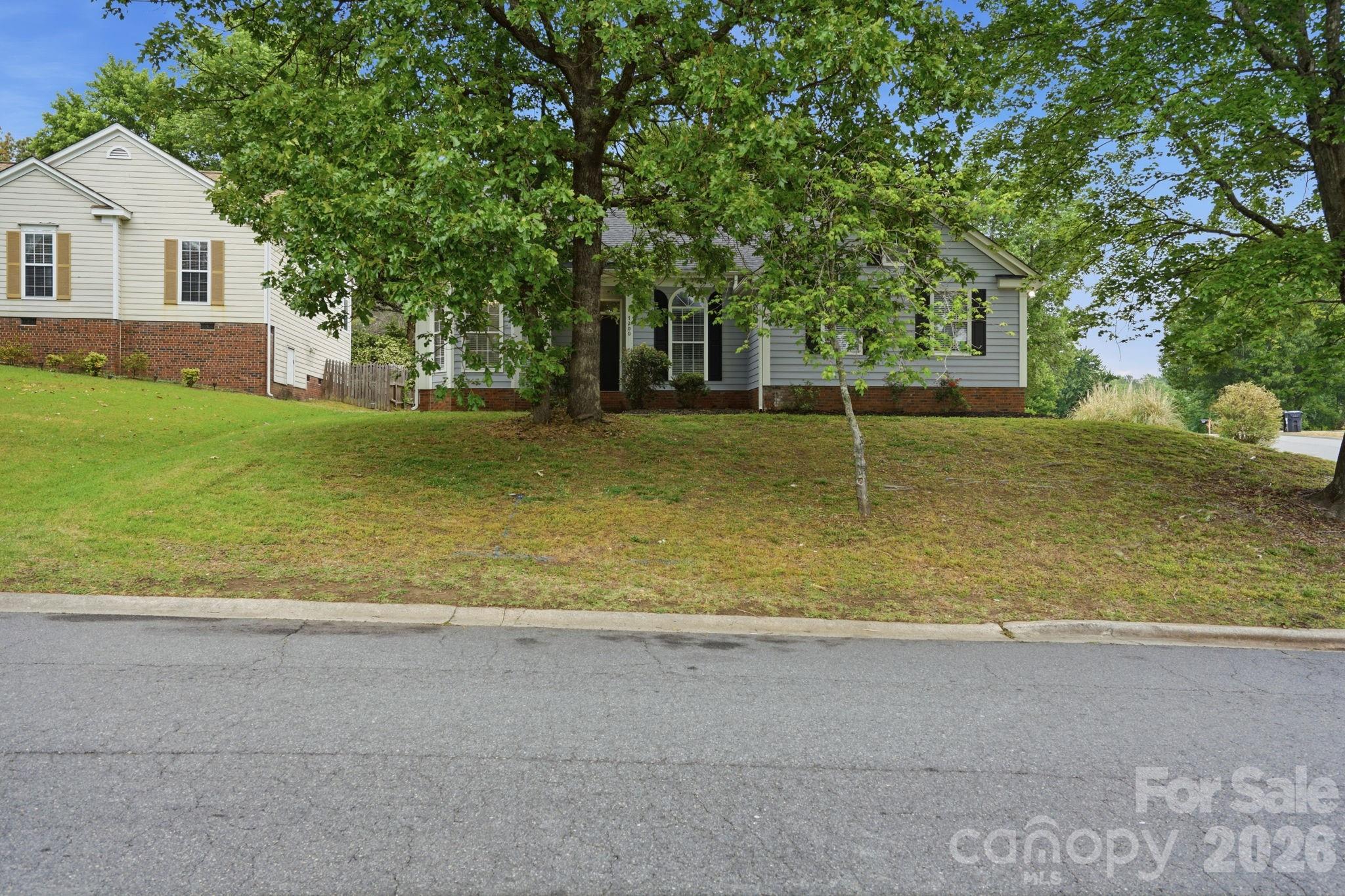 7200 Daerwood Pl, Charlotte, NC 28215