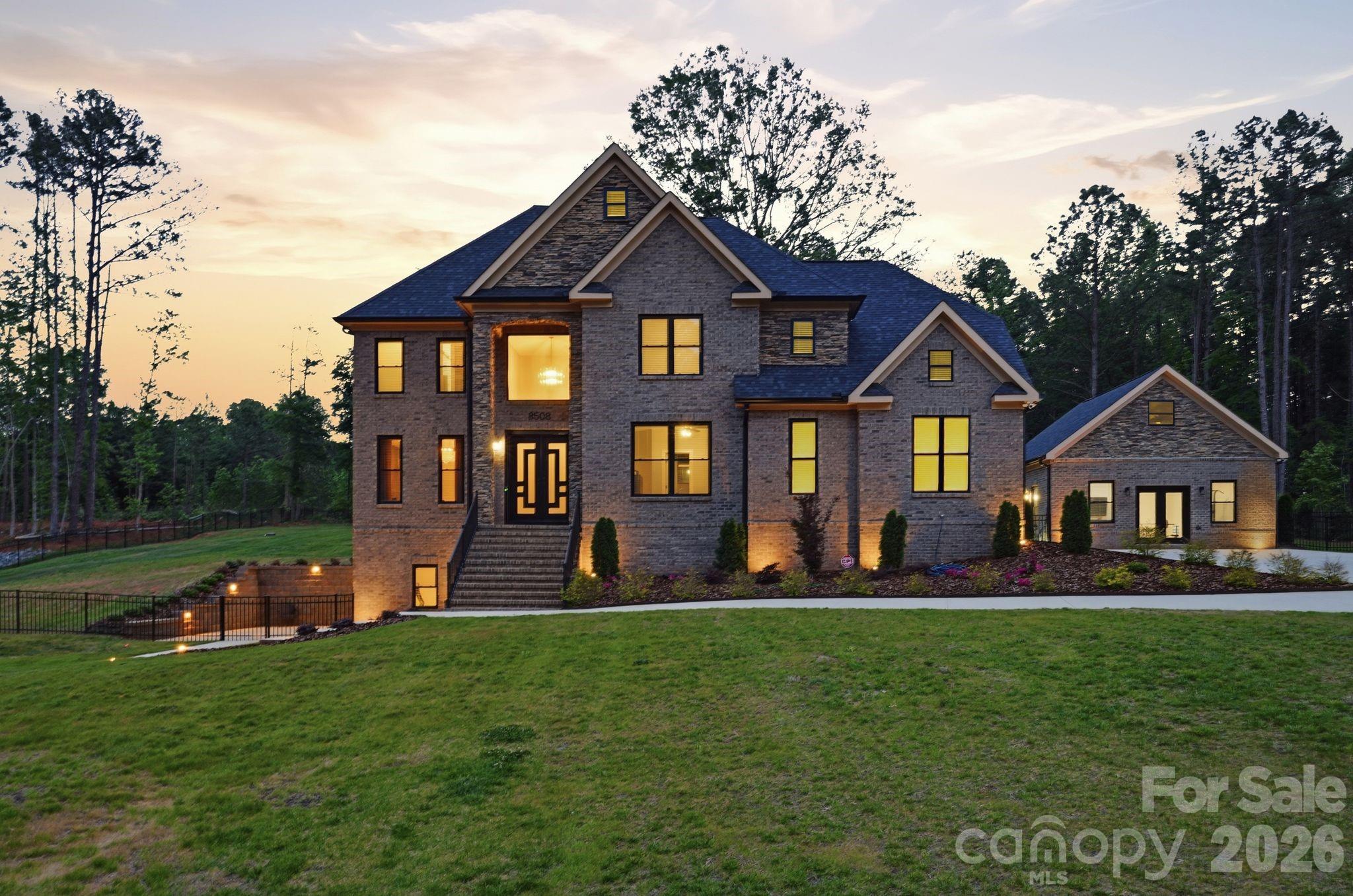 8508 Max Meadows Dr, Charlotte, NC 28227