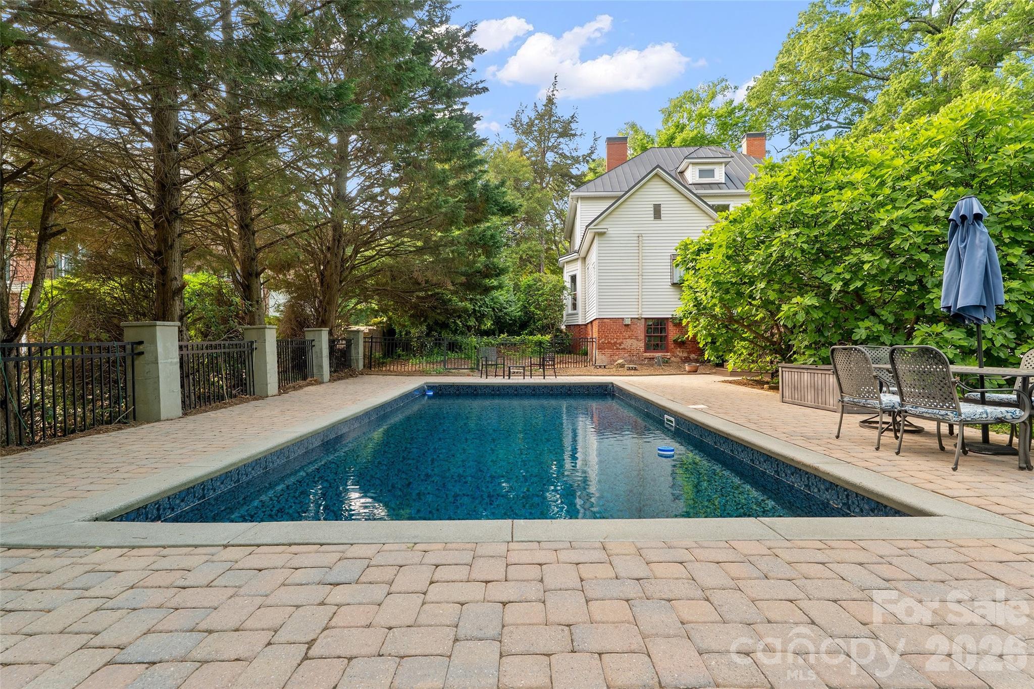 602 N Main St, Davidson, NC 28036
