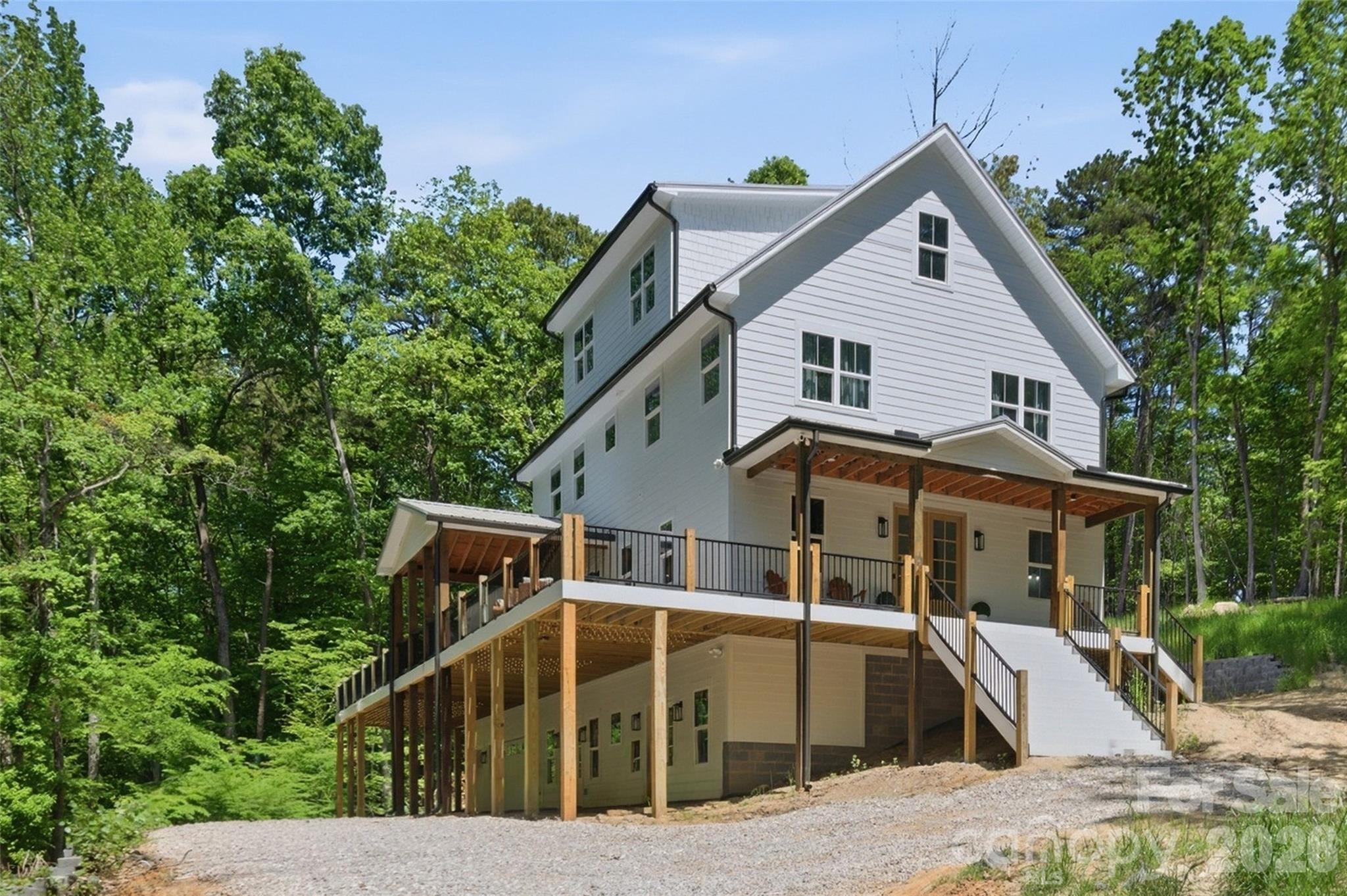 1325 Gateshead Ln, Matthews, NC 28105