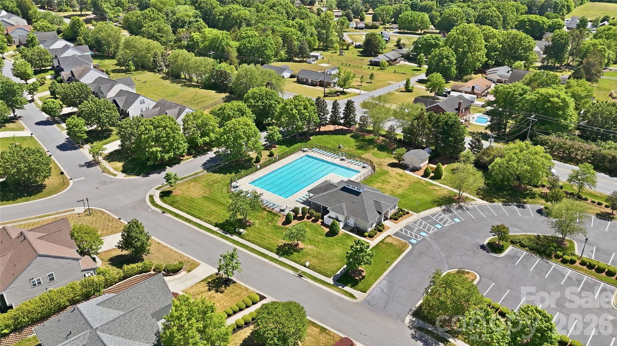 7816 Whisperingwood Dr, Harrisburg, NC 28075