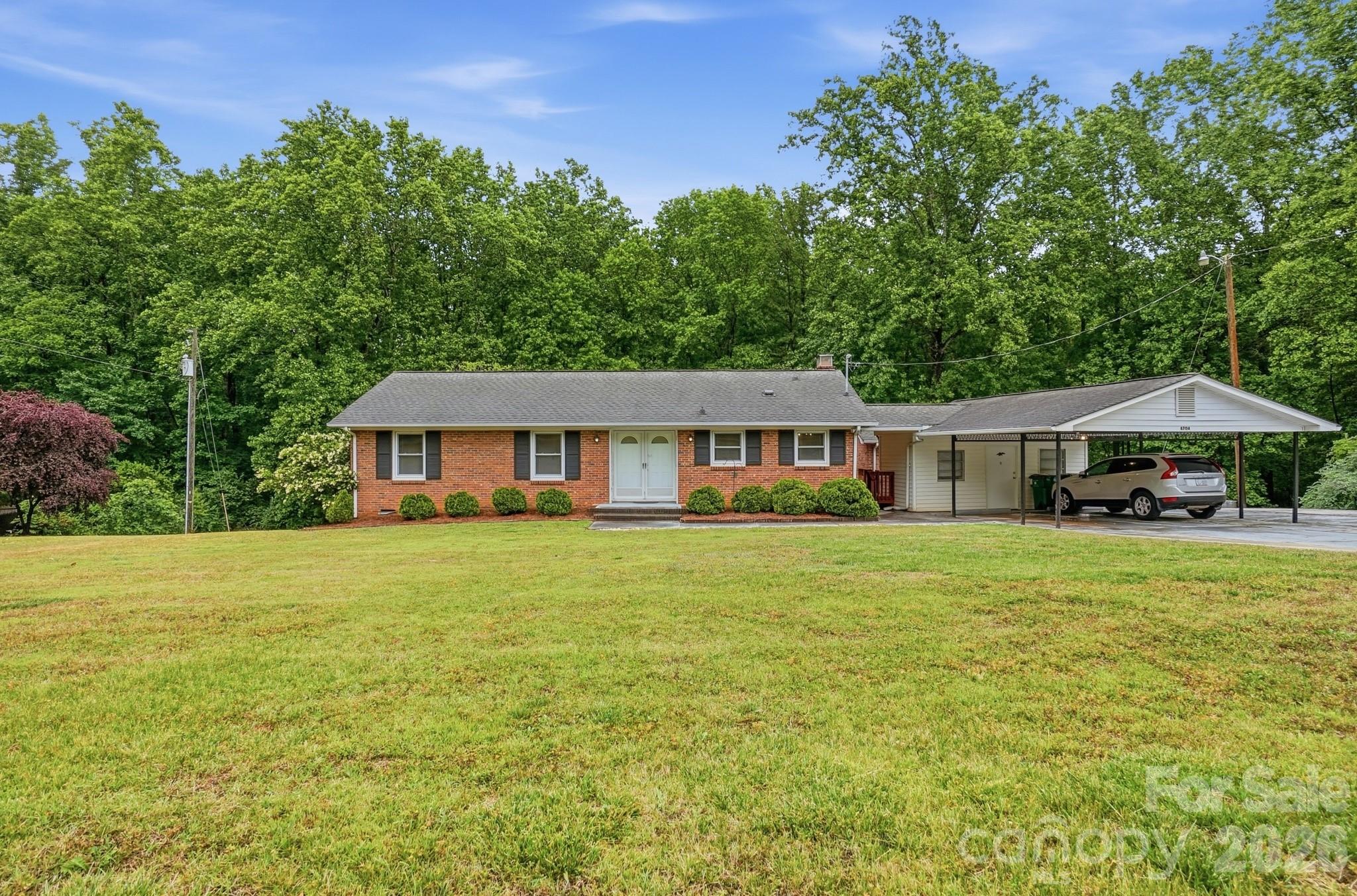 6704 Alanbrook Rd, Charlotte, NC 28215