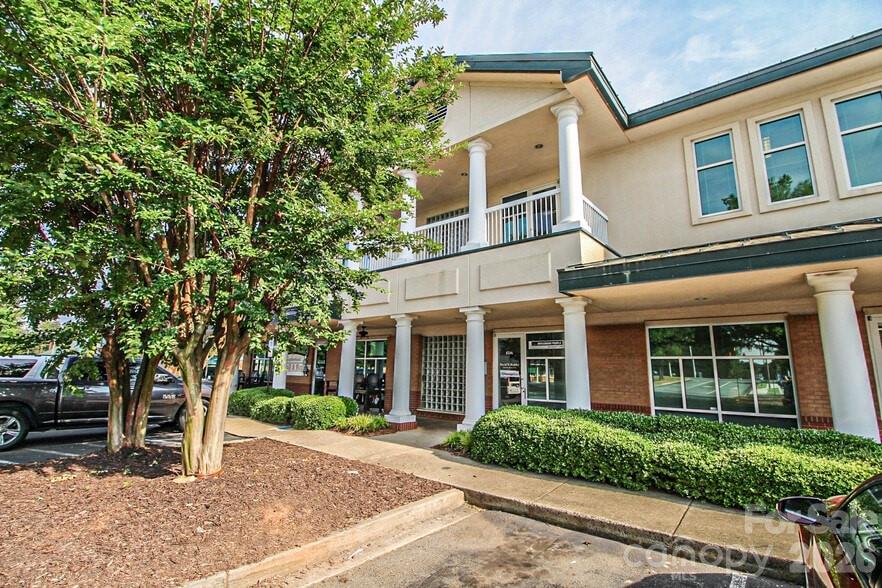 1516 Village Harbor Dr, Clover, SC 29710