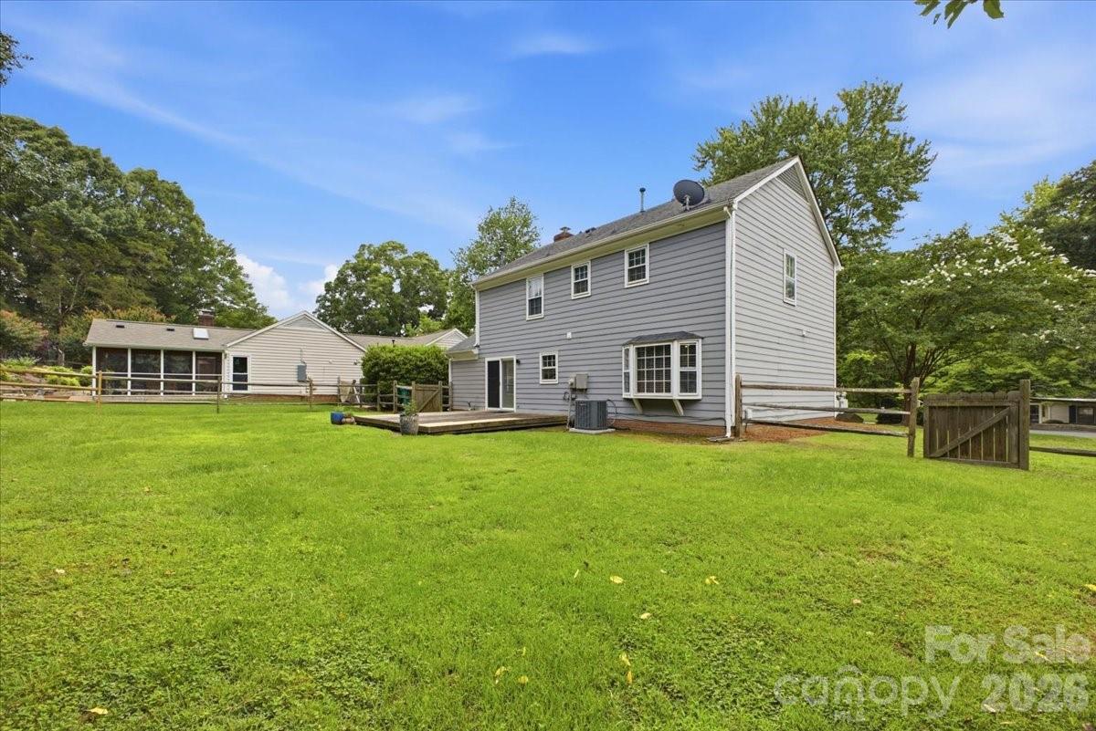 2726 Heidleburg Ln, Charlotte, NC 28210