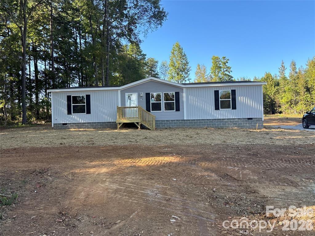 526 Lake Mullis Rd, Harmony, NC 28634
