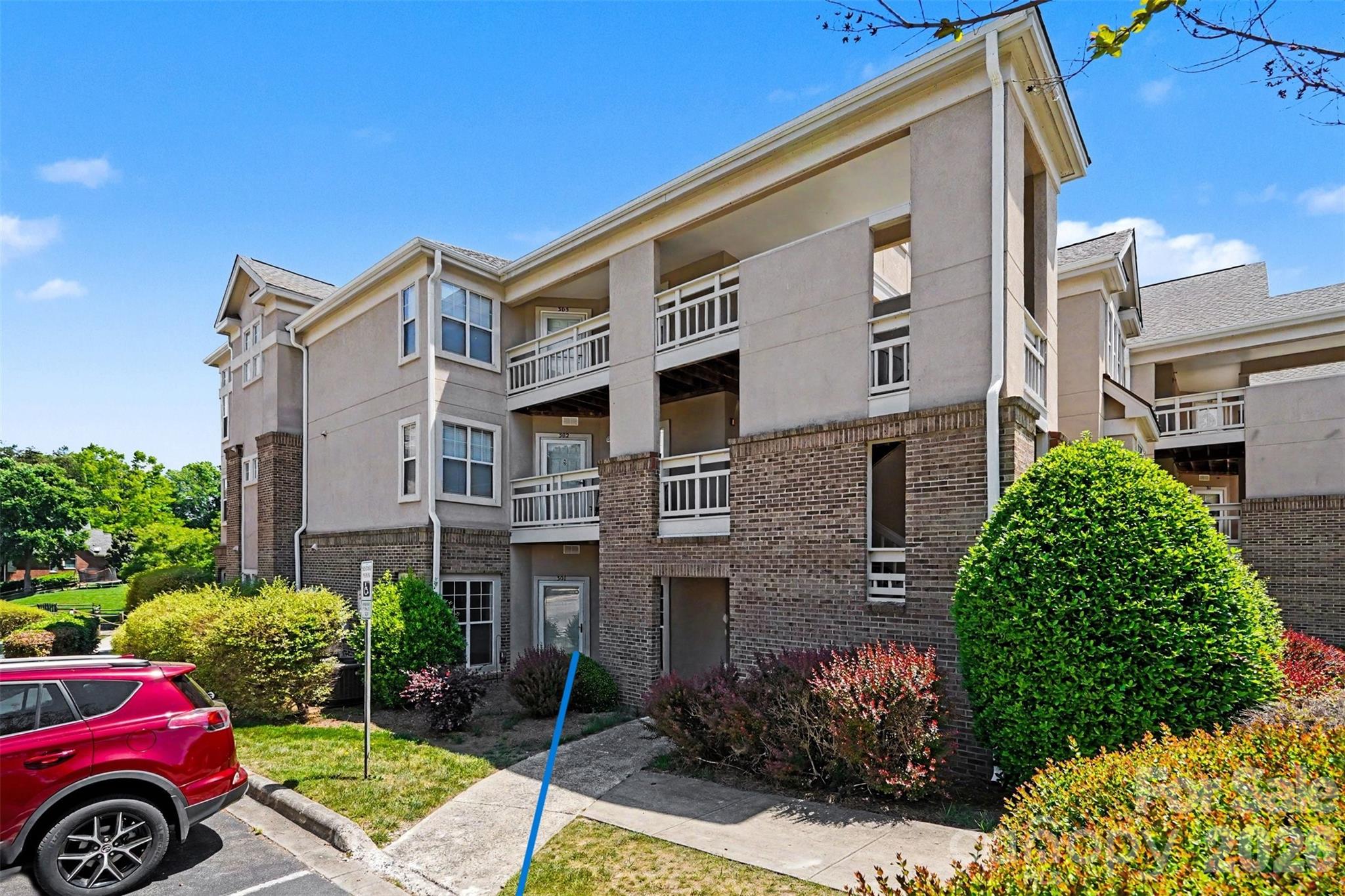 104 Pier 33 Dr #301, Mooresville, NC 28117