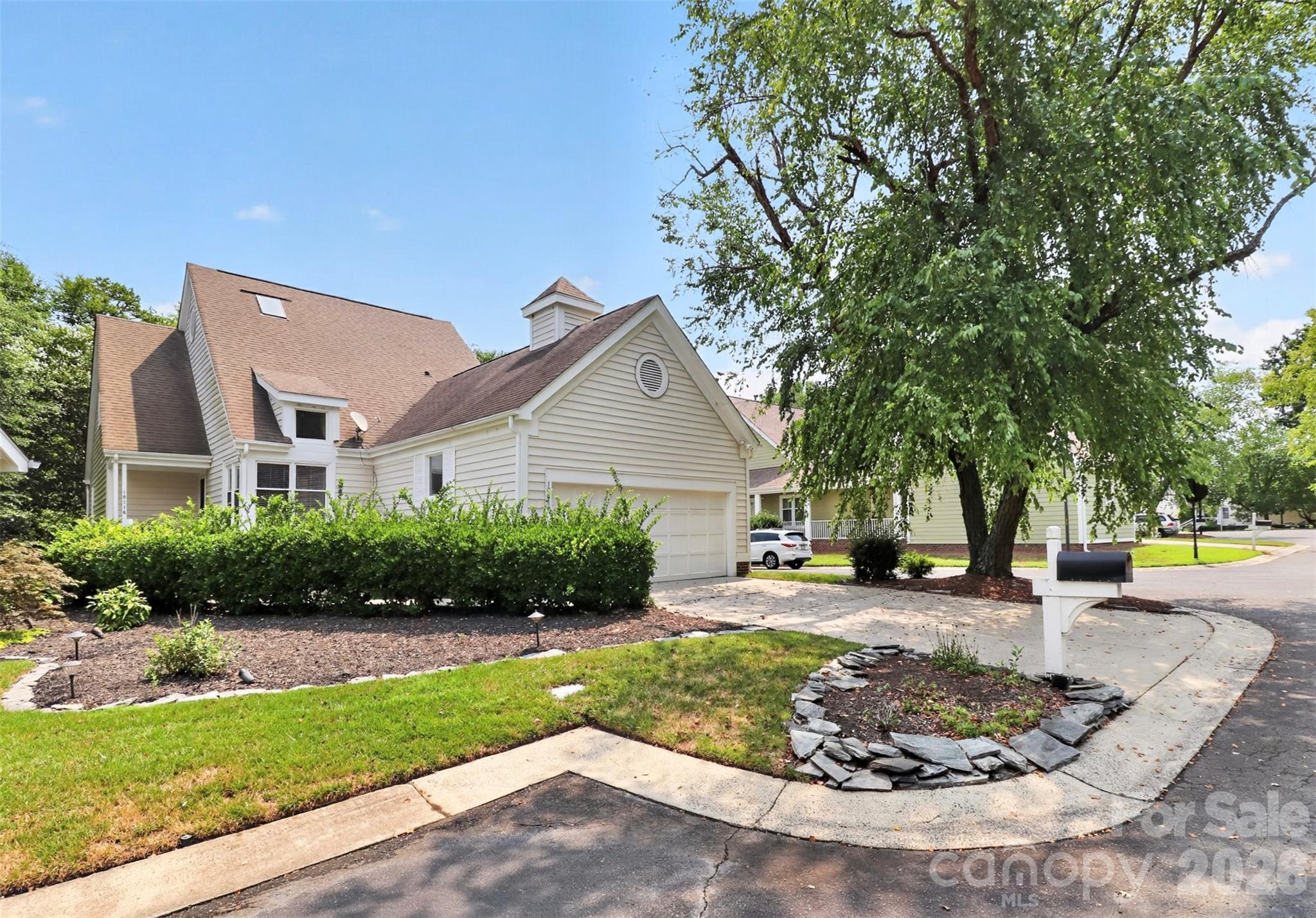 10316 Johns Towne Dr, Charlotte, NC 28210